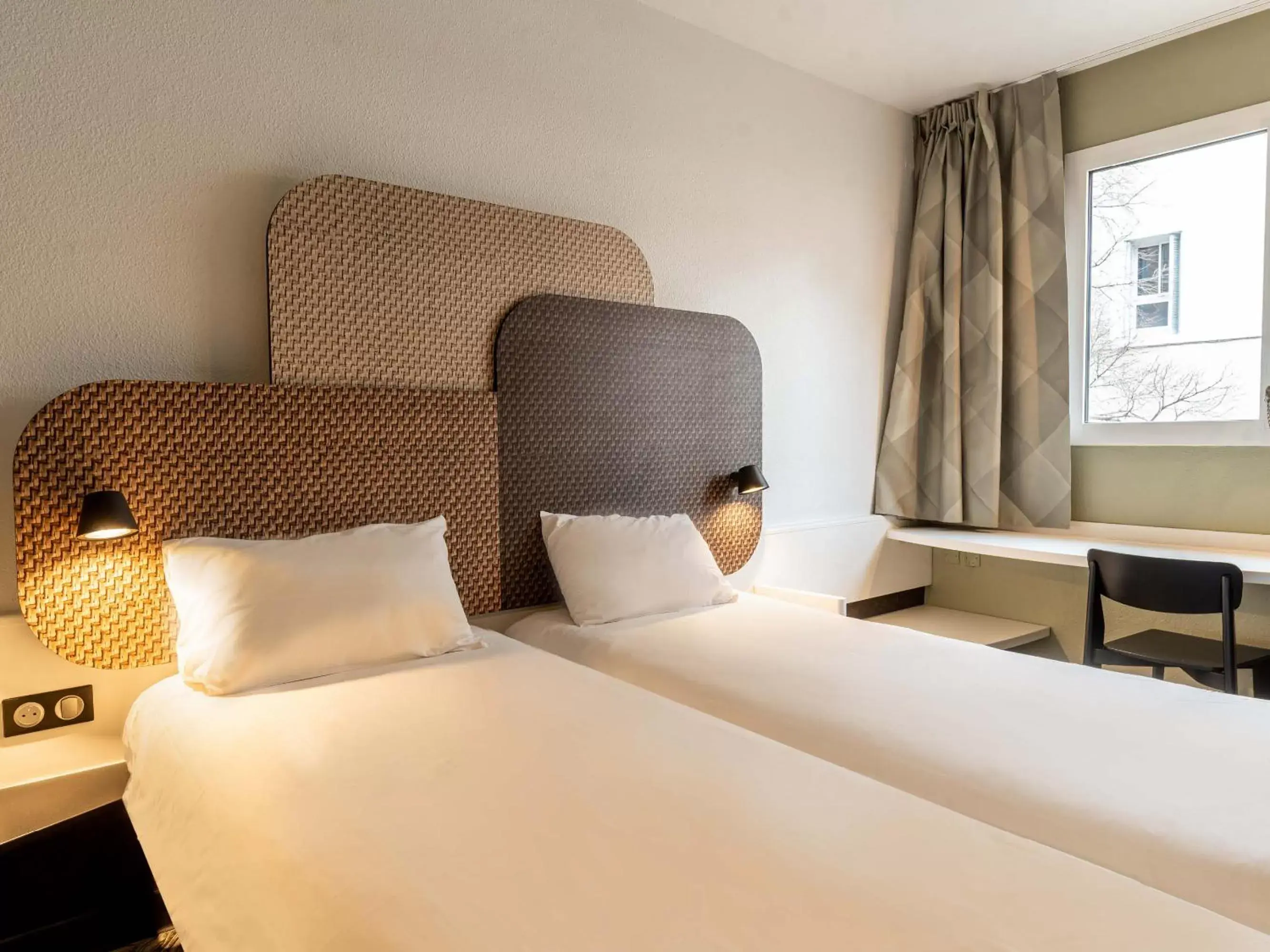 Bedroom, Bed in B&B HOTEL Rouen Centre Rive Gauche
