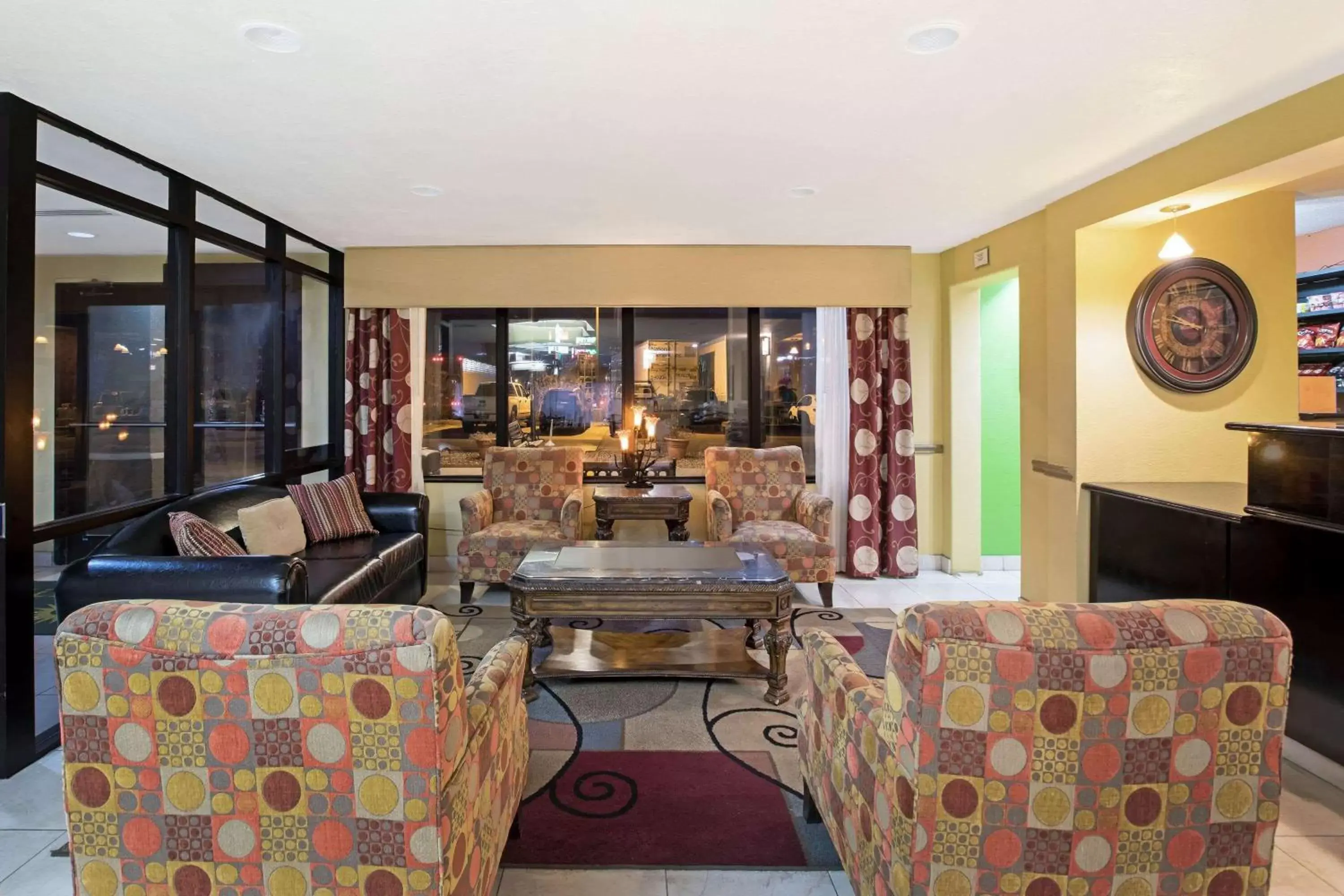 Lobby or reception in La Quinta by Wyndham Salina Lobby or reception in La Quinta by Wyndham Salina