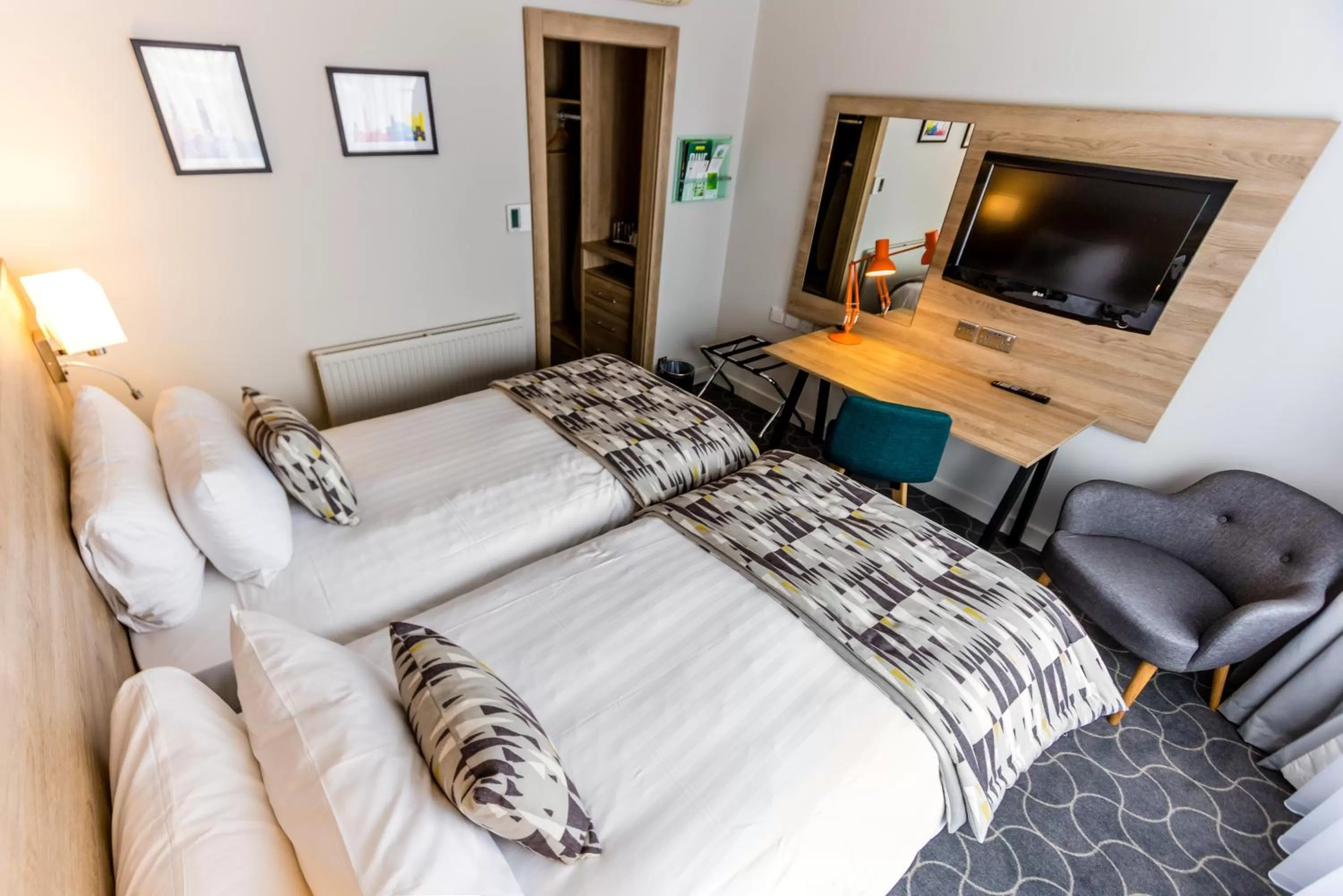 Photo of the whole room, Bed in Holiday Inn Preston by IHG