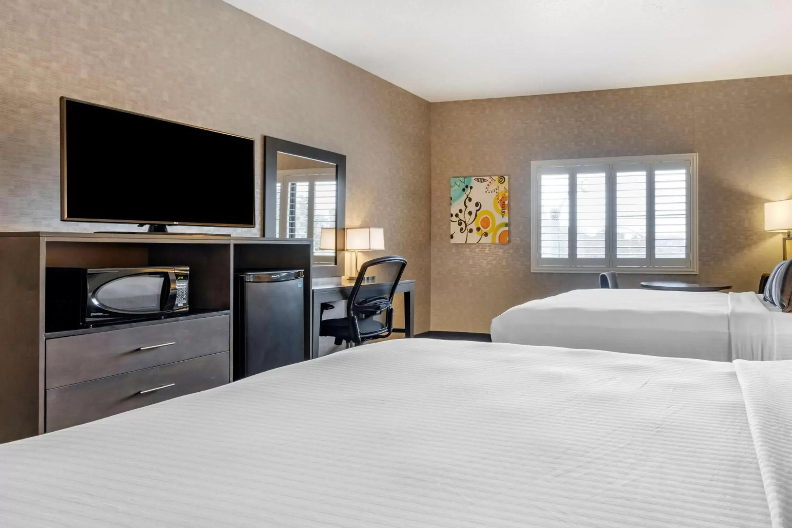Bed in Best Western Plus Park Place Inn - Mini Suites