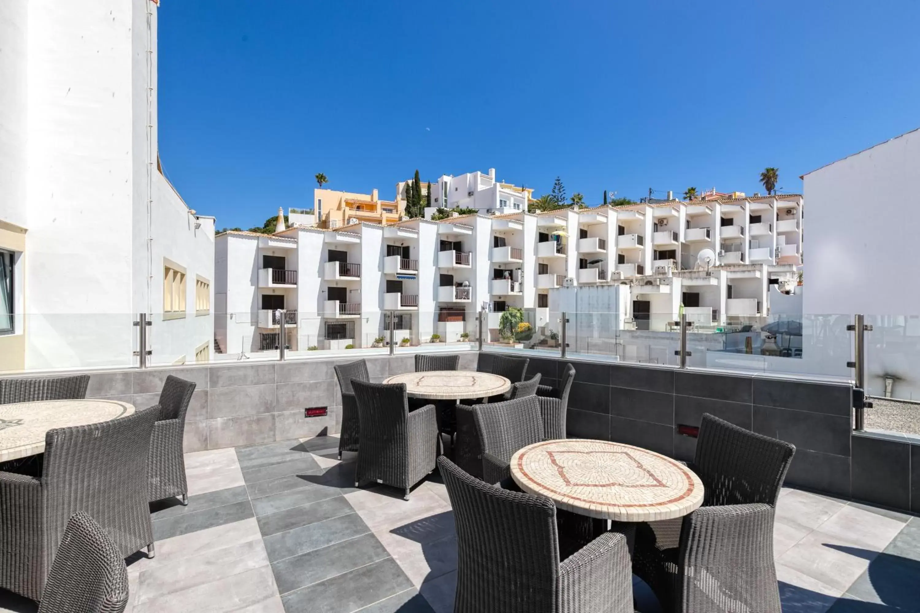 Lounge or bar in Hotel Carvoeiro Plaza