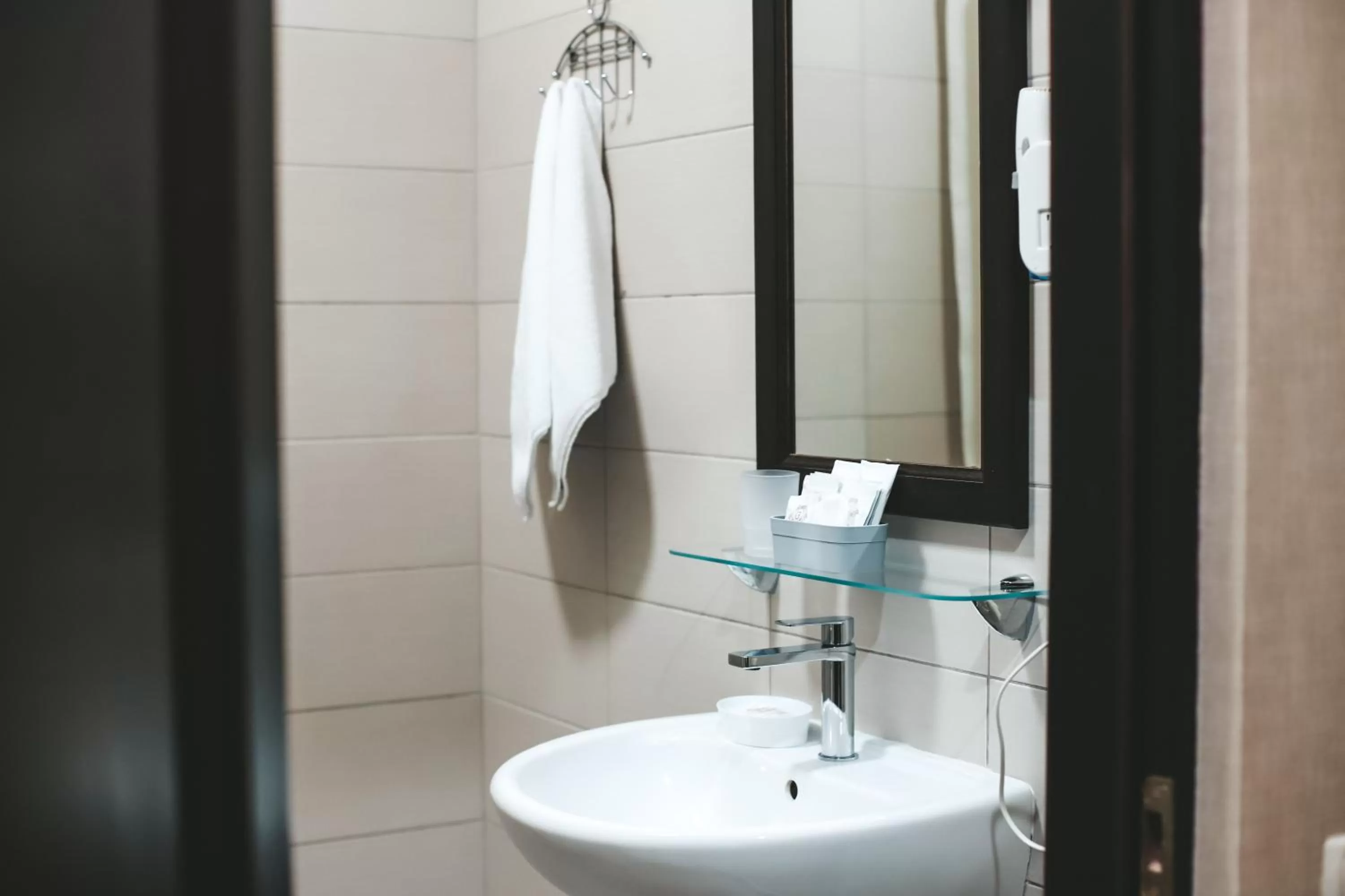 Shower in Georg Palace Hotel