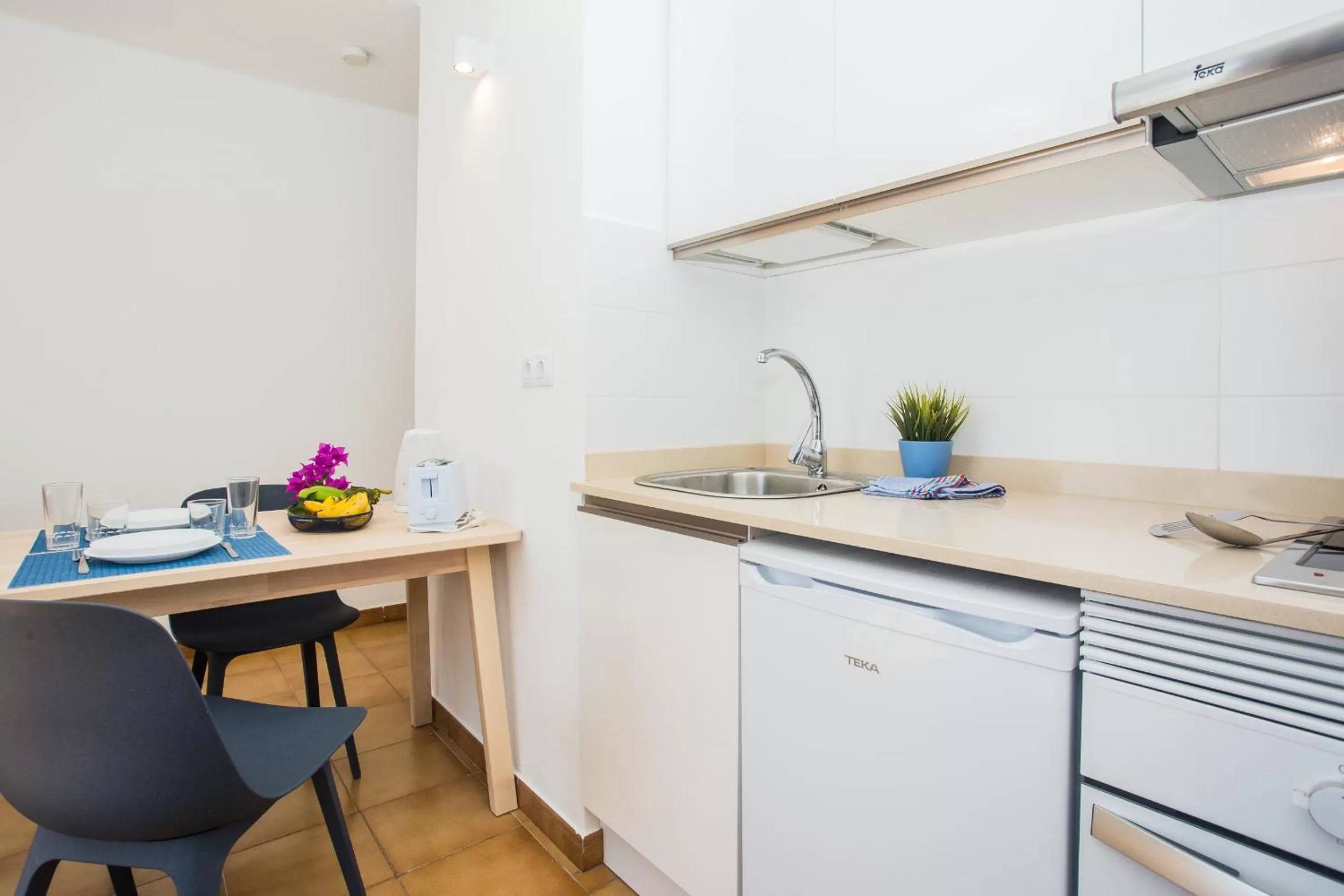 Photo of the whole room in Los Tulipanes