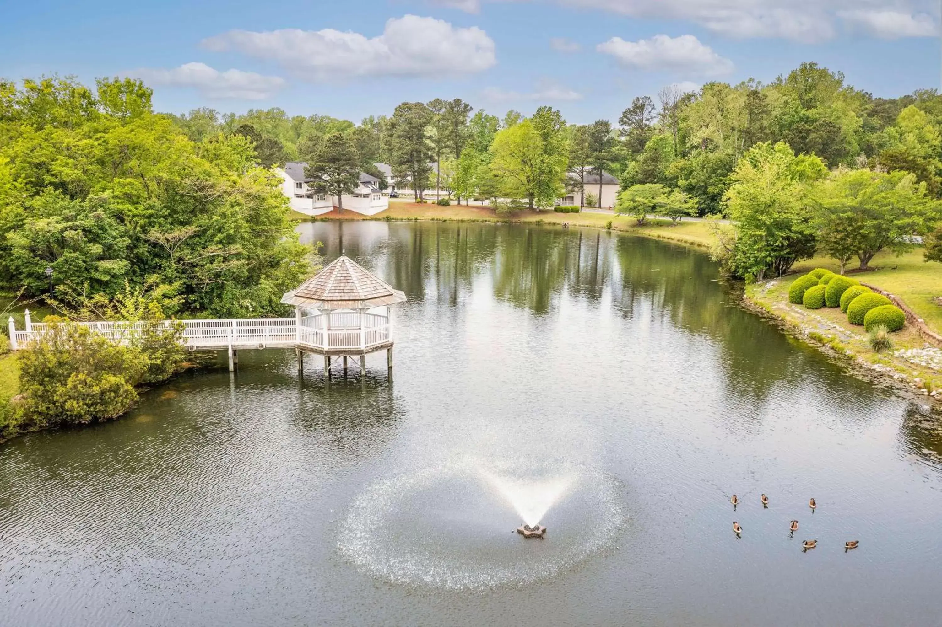 Property building, Lake View in Hilton Vacation Club The Historic Powhatan Williamsburg