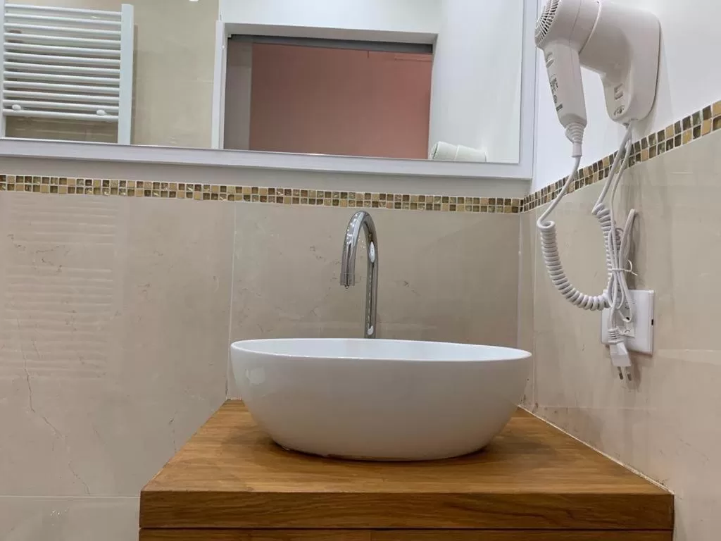 Bathroom in Klemi, rooms in old town