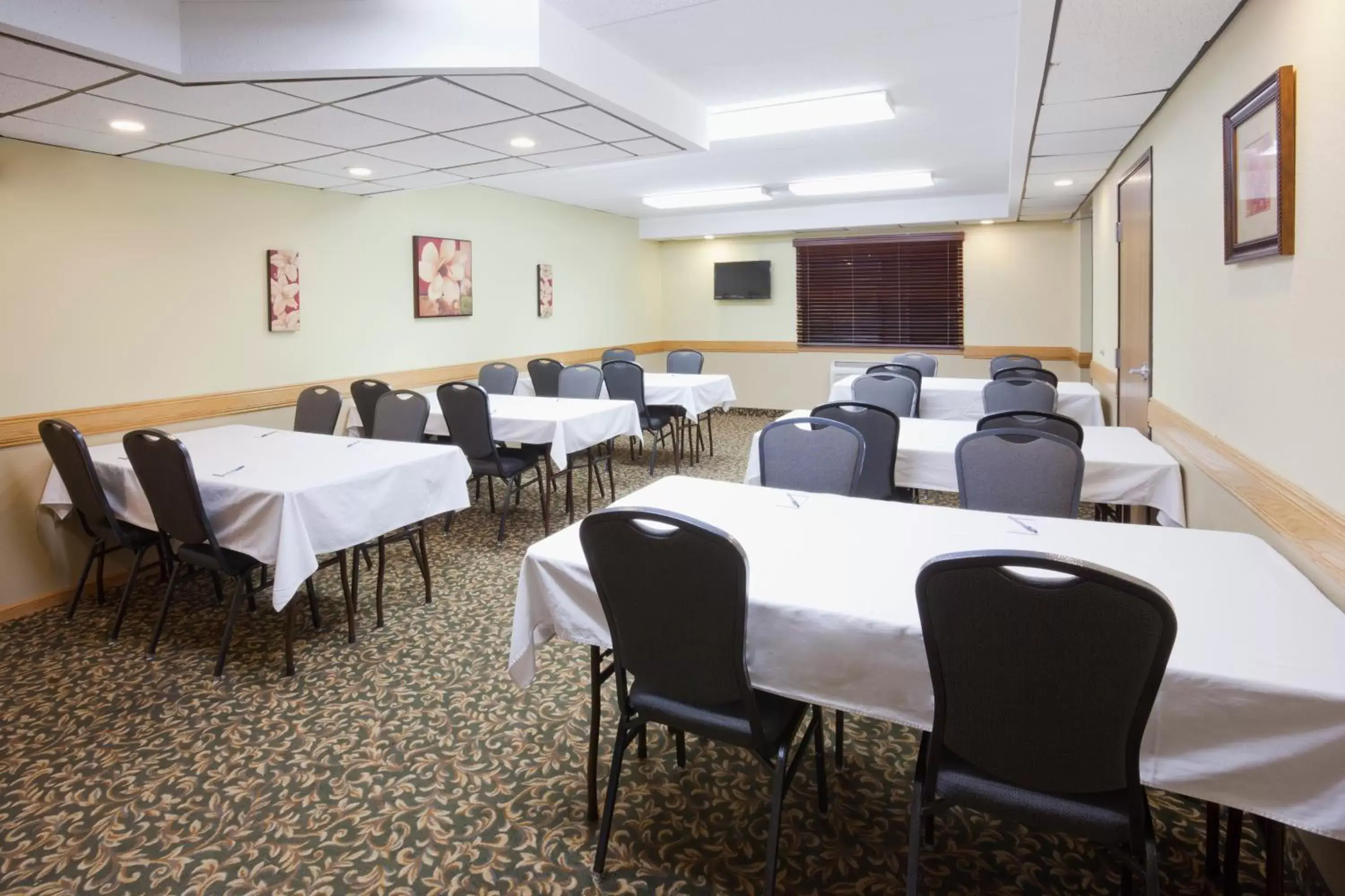 Meeting/conference room in AmericInn by Wyndham Fargo West Acres
