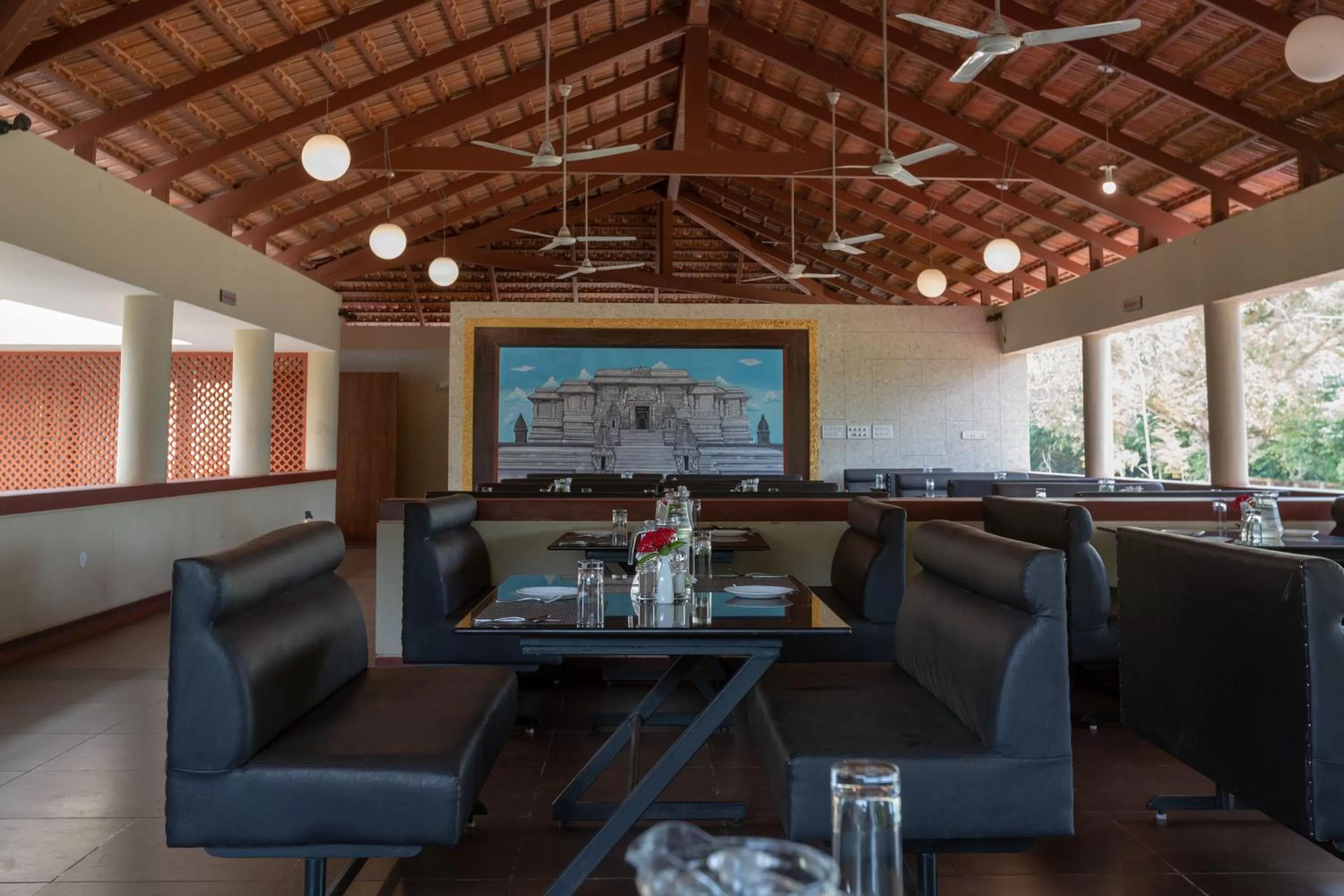 Lounge/Bar in KSTDC Hotel Mayura Yagachi, Belur