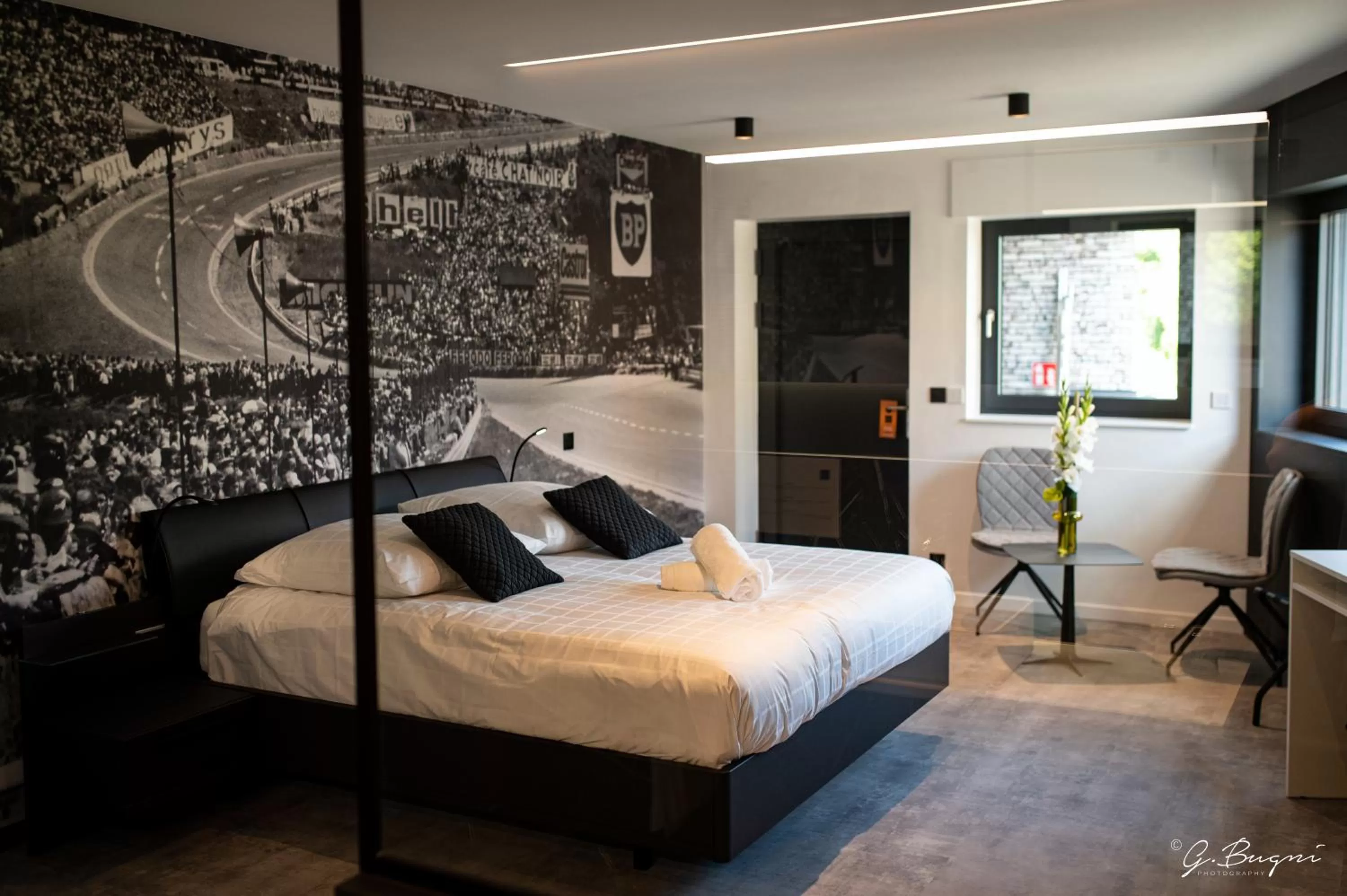 Bed in Boutique Hôtel, La Cour de la Reine, Rooftop & Bistronomique Restaurant