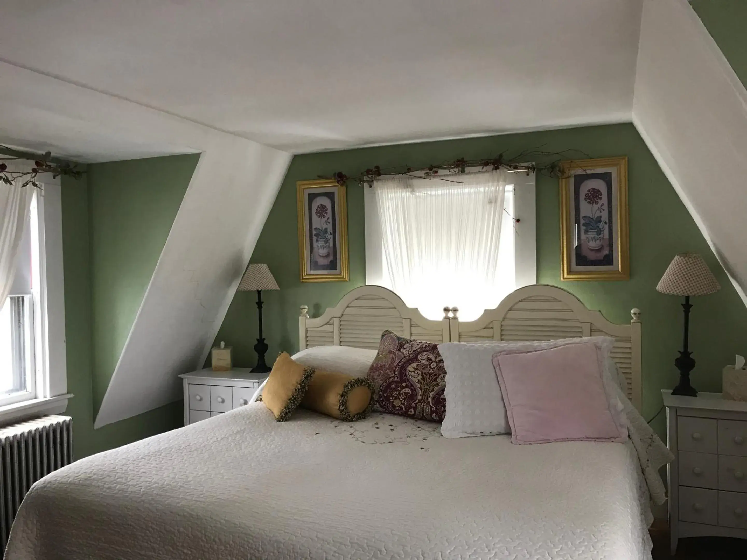 Bedroom, Bed in Monadnock Inn