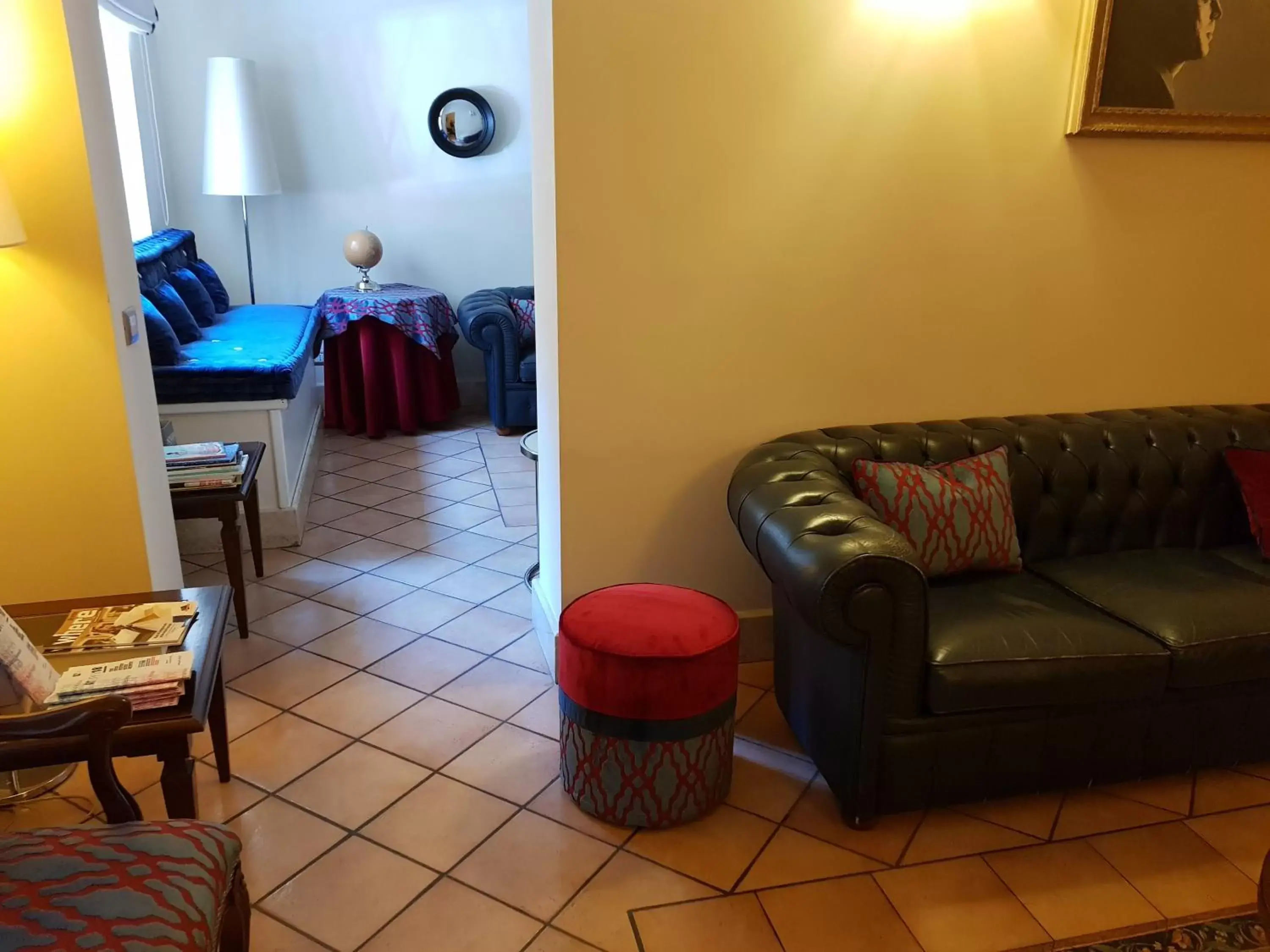 Lobby or reception in Hotel Kennedy Lobby or reception in Hotel Kennedy