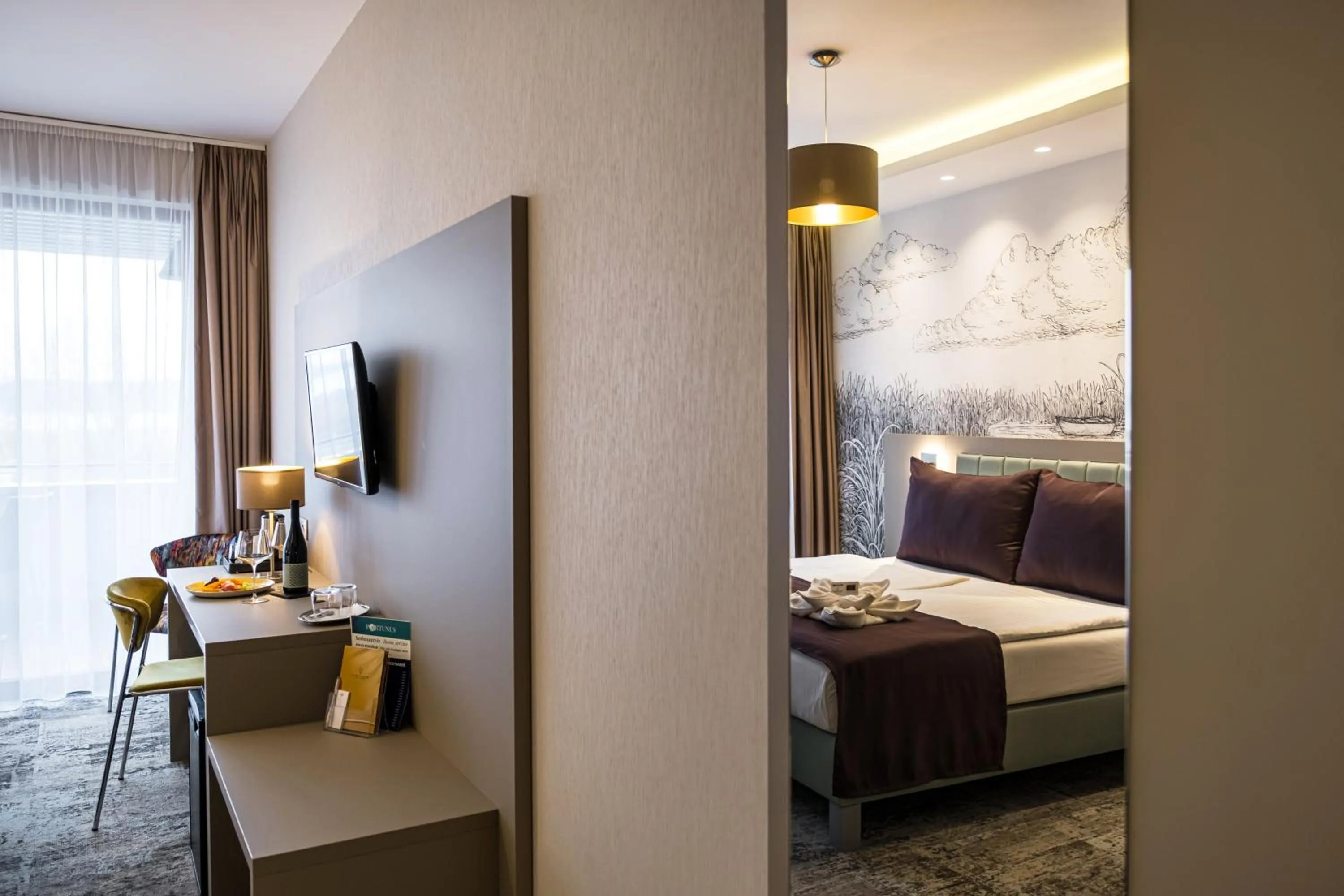 Photo of the whole room, Bed in Hotel Golden Lake Resort