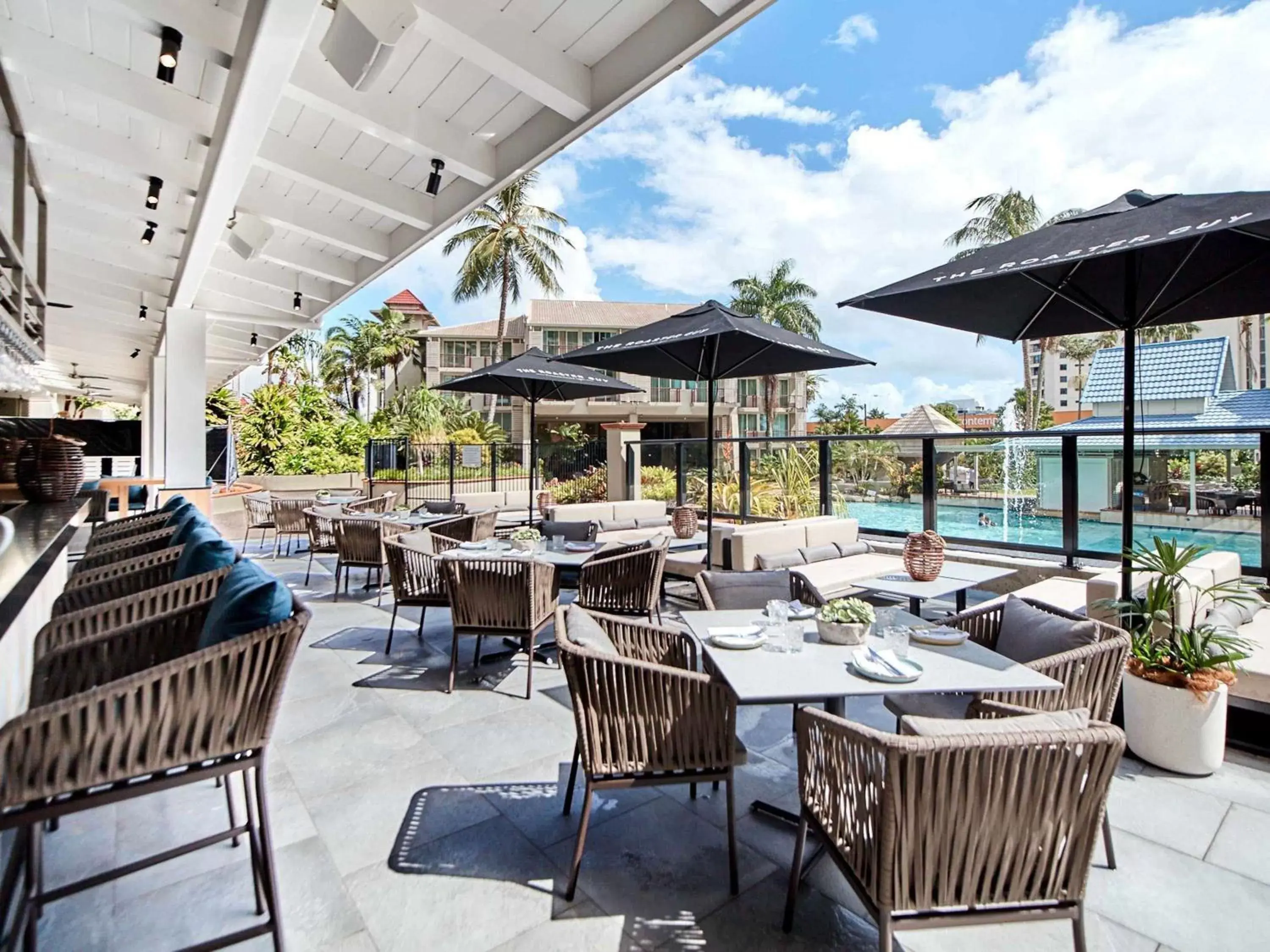 Restaurant/Places to Eat in Novotel Cairns Oasis Resort