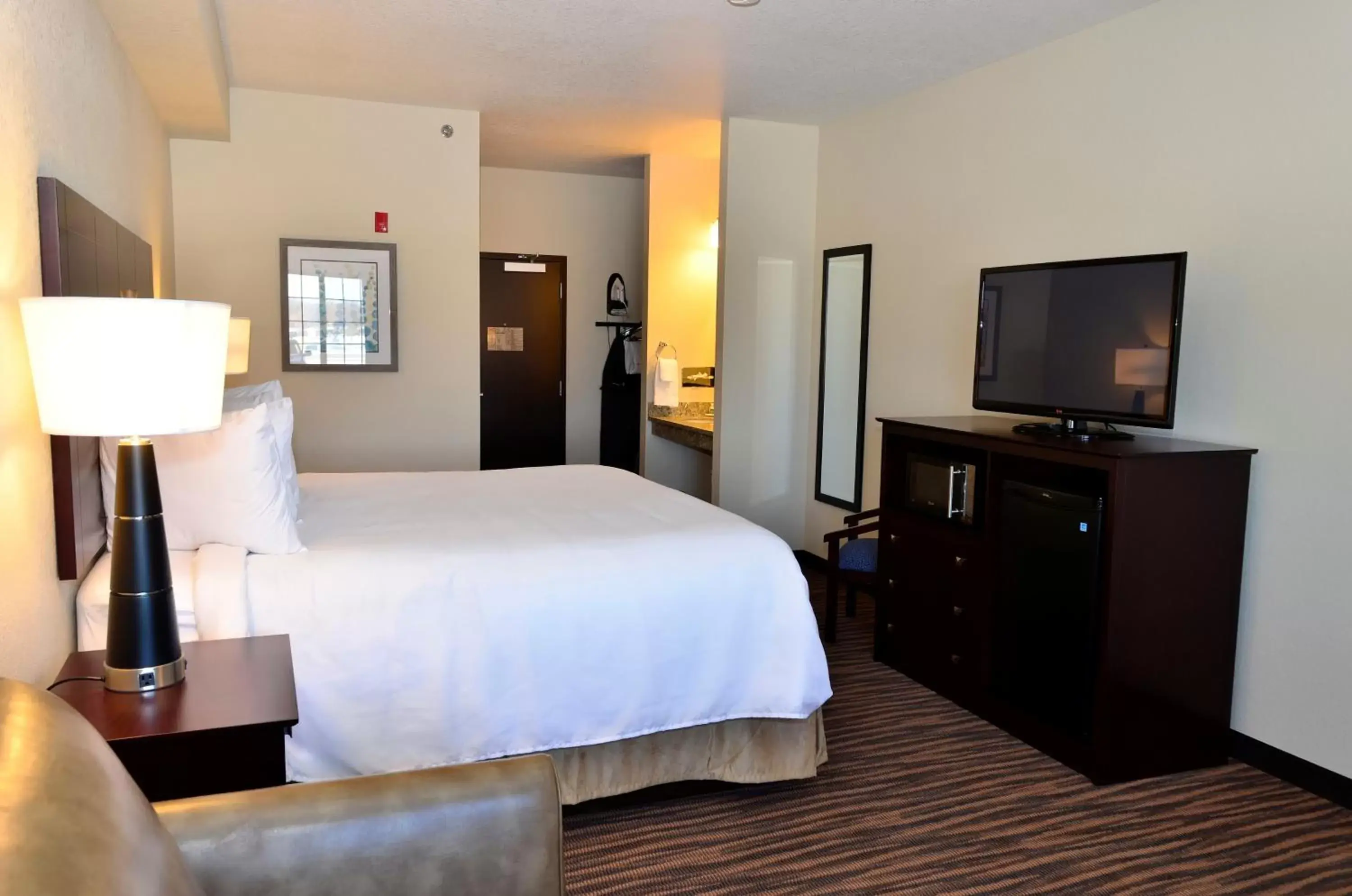 Bed in Cobblestone Inn & Suites - Holstein