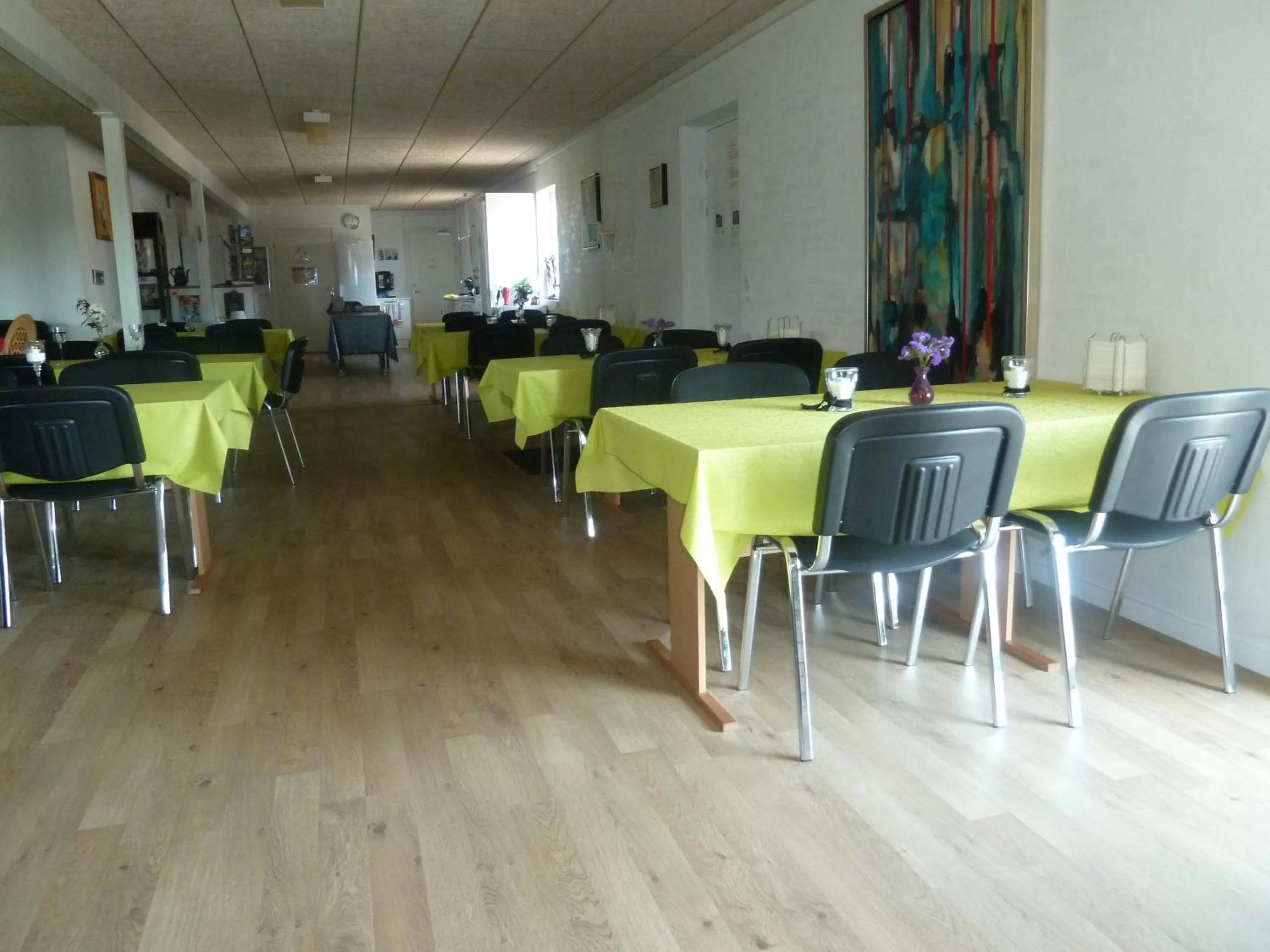 Restaurant/places to eat in Give Bed & Breakfast