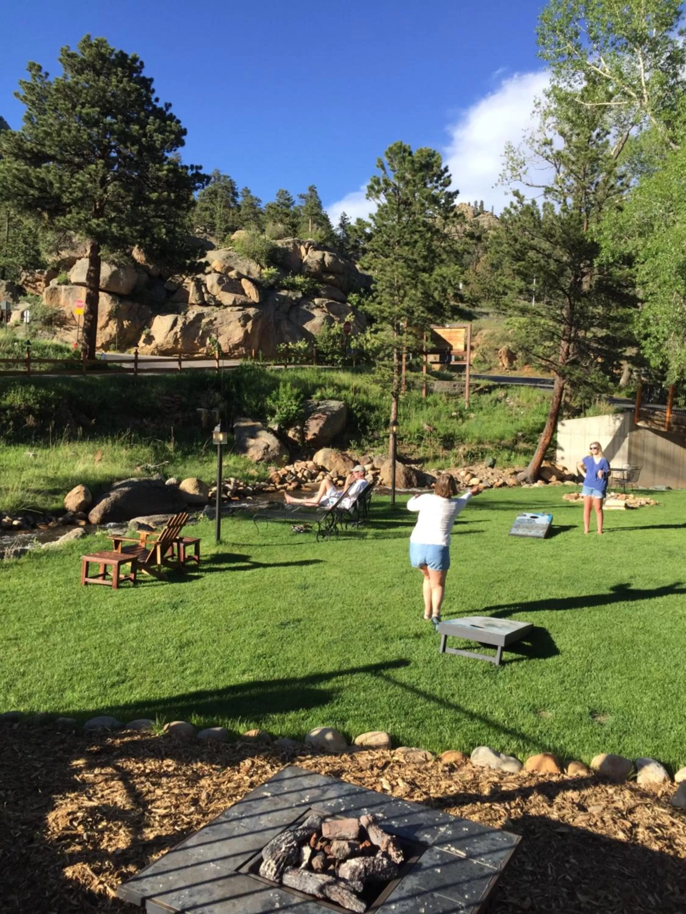 4 Seasons Inn on Fall River