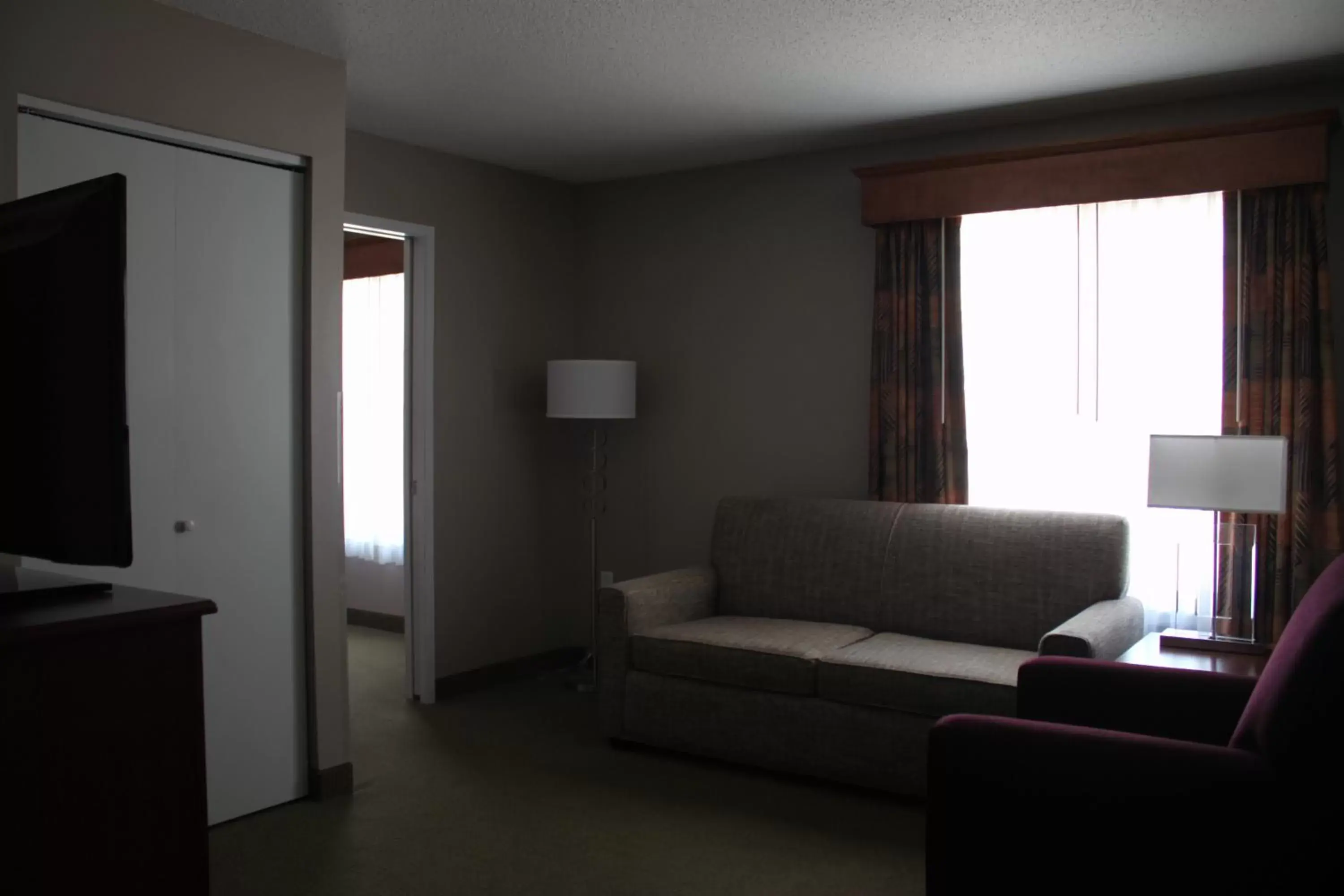 Living room, Seating Area in GrandStay Hotel & Suites Ames