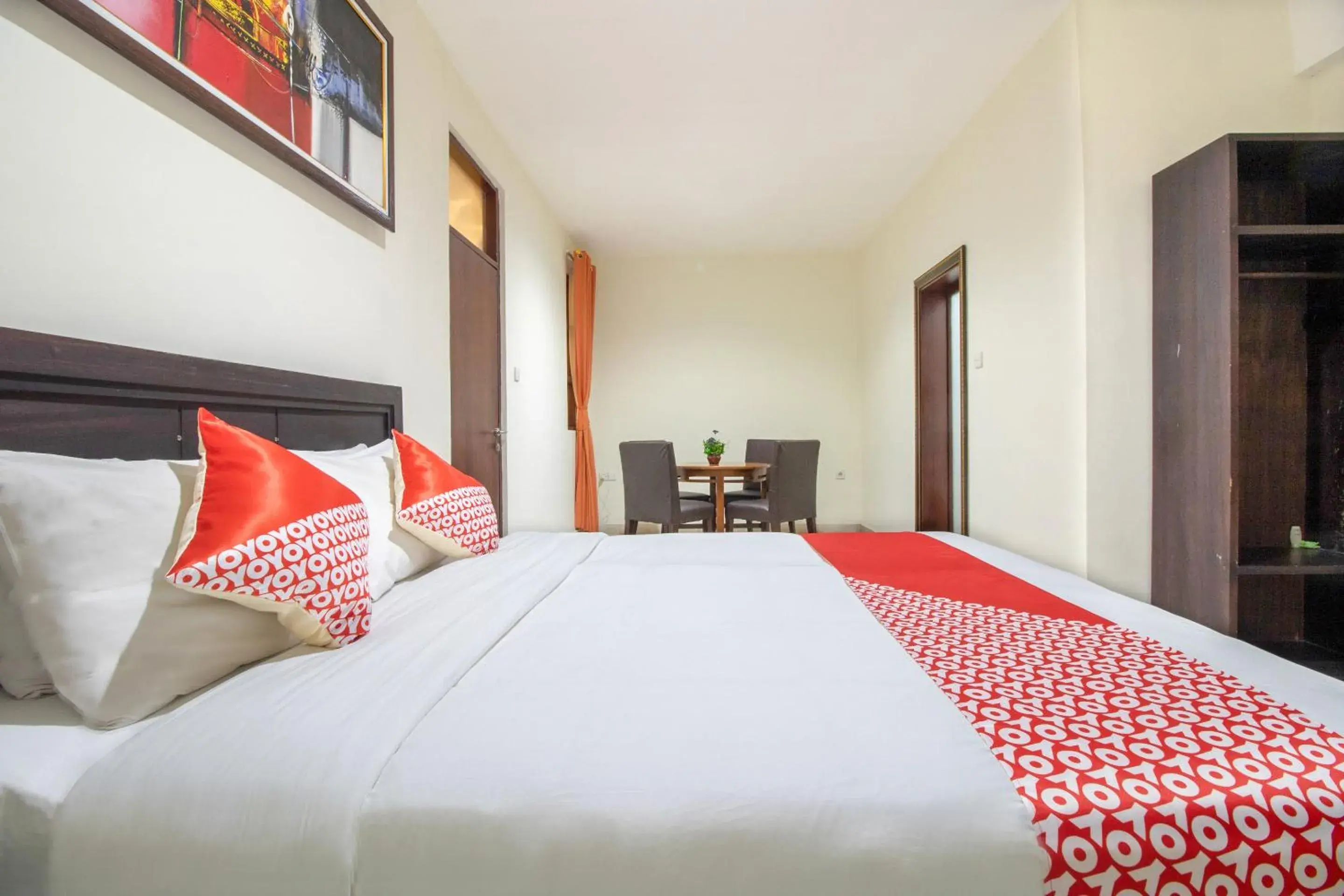 Bedroom, Bed in SUPER OYO Flagship 2688 Guntur Hotel