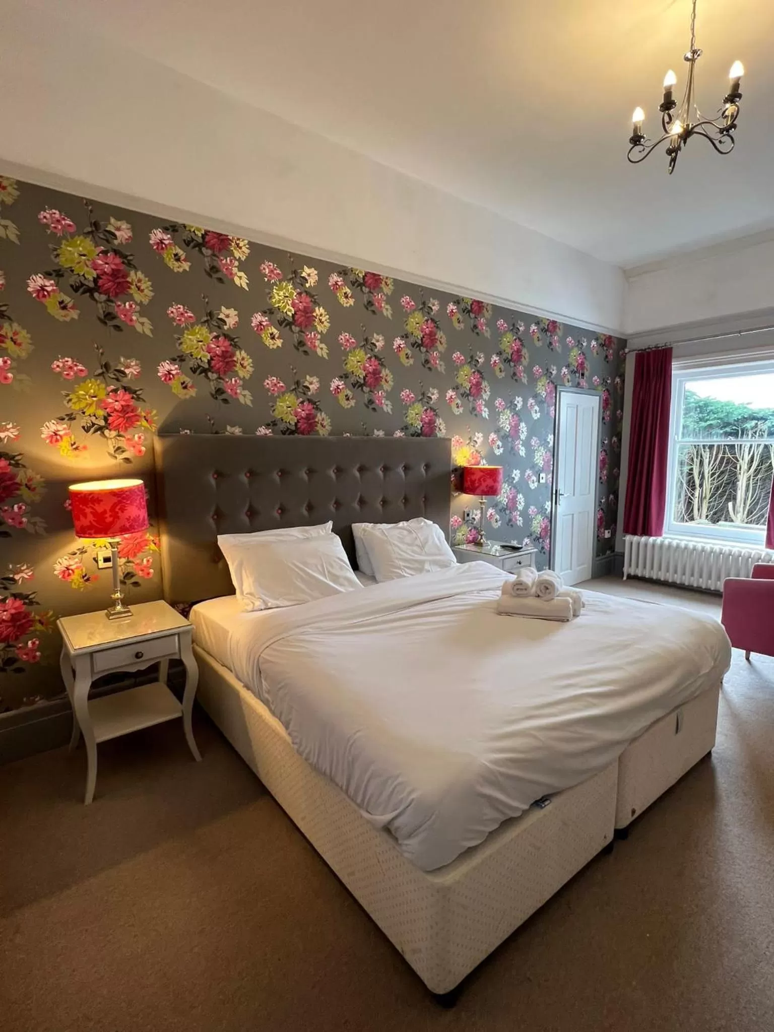 Photo of the whole room, Bed in St Andrews Town Hotel