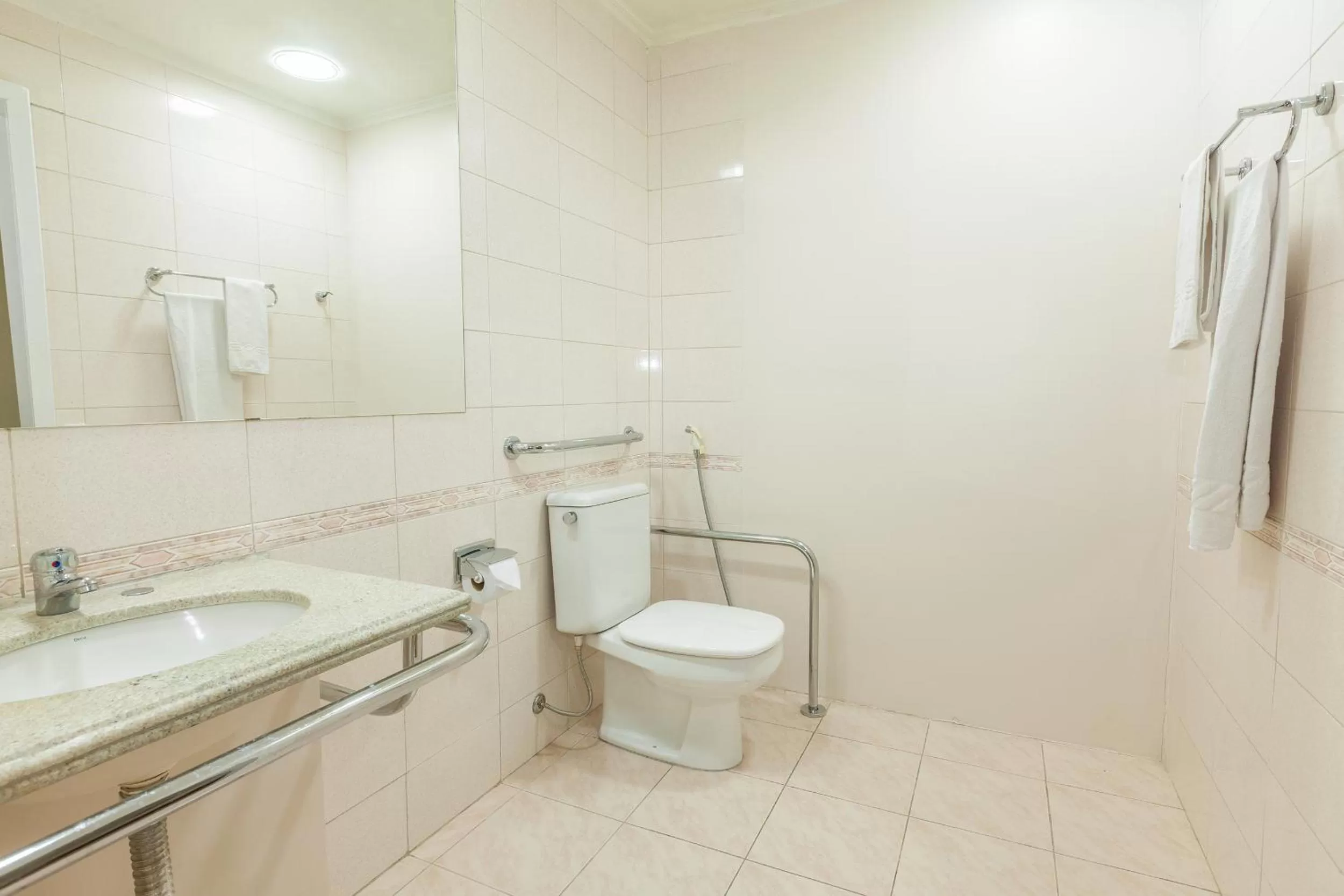 Bathroom in Tri Hotel Smart Caxias