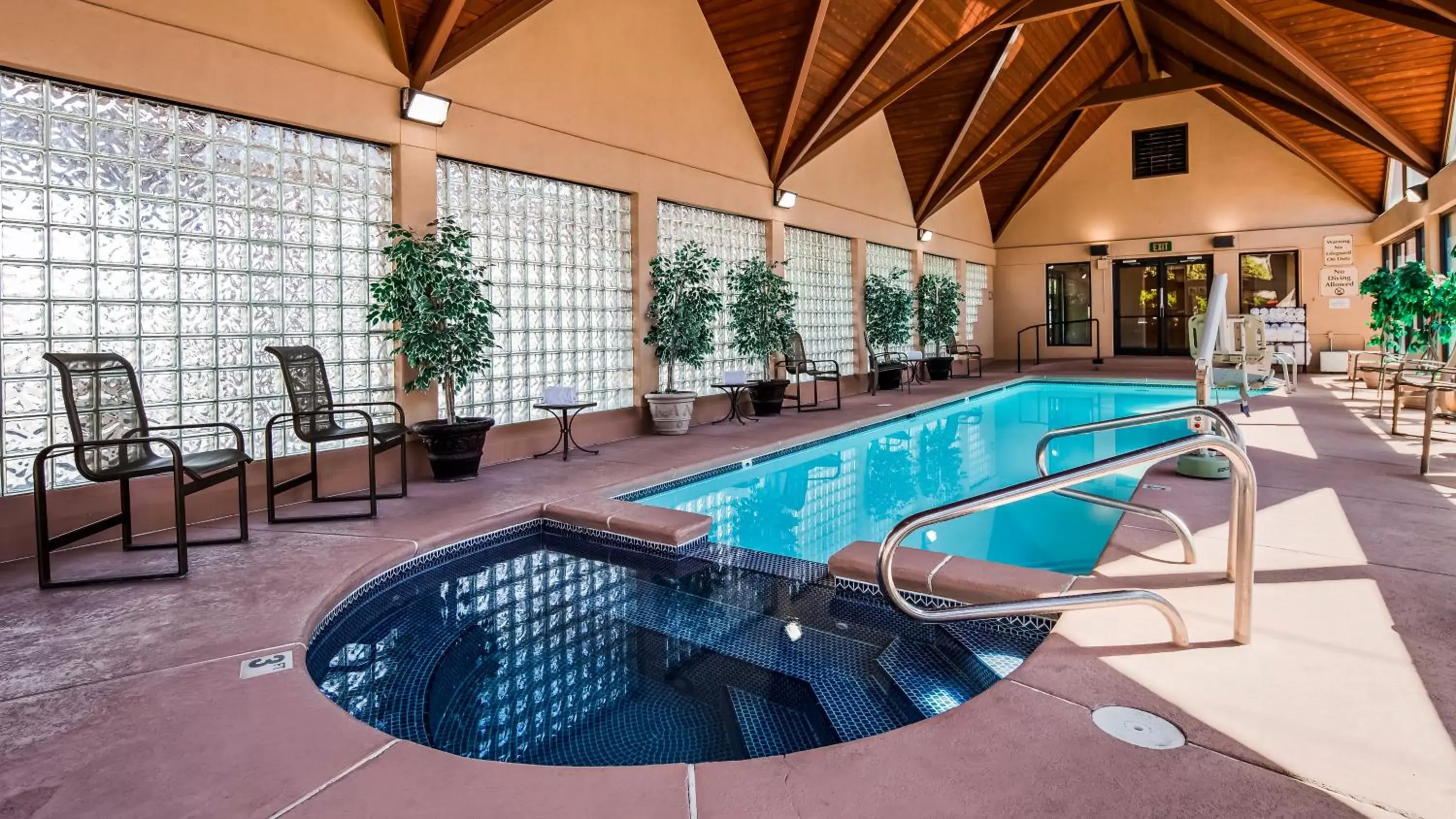 Pool view, Swimming Pool in Best Western Town and Country Inn