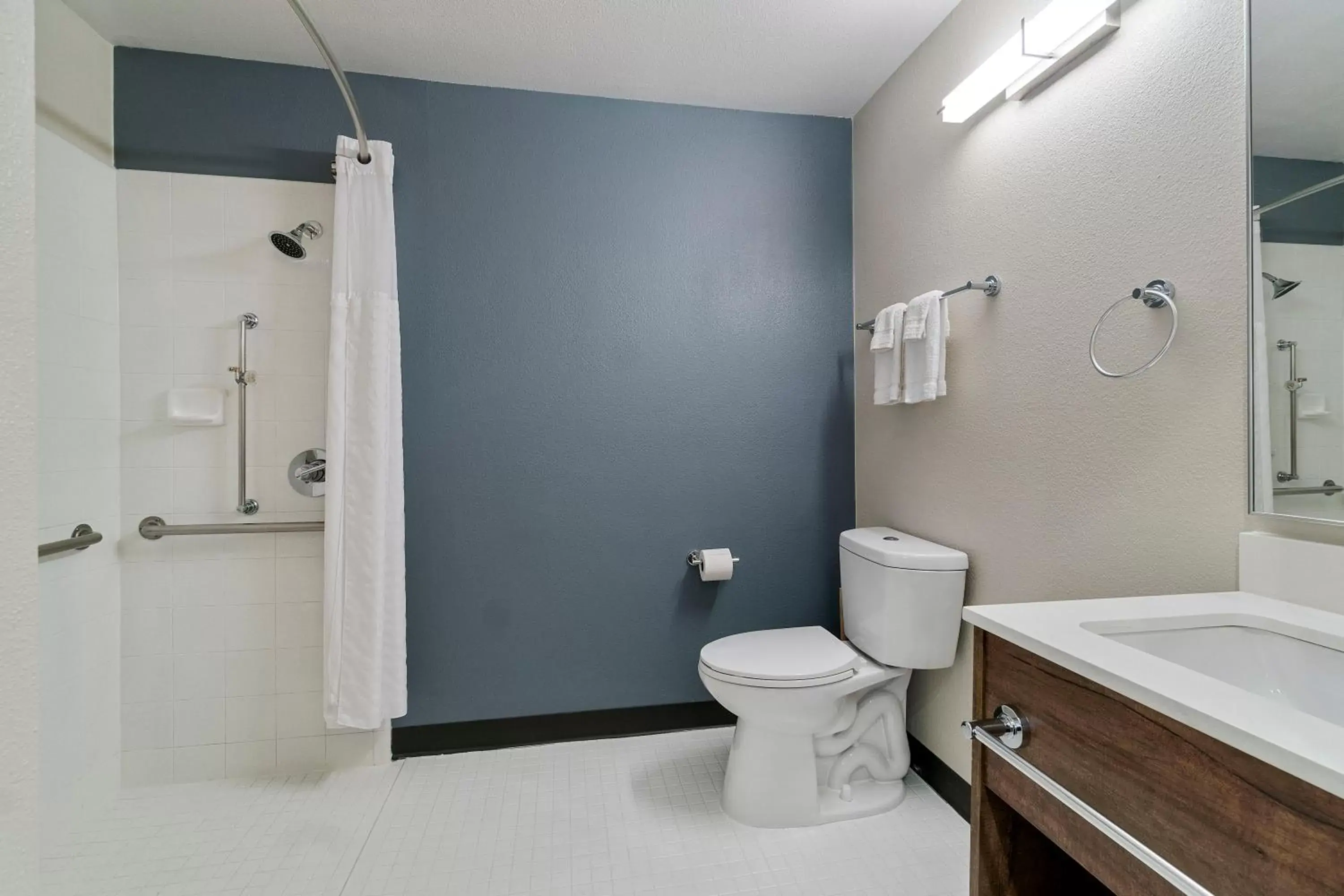 Bathroom in Extended Stay America Suites - San Francisco - San Mateo - SFO