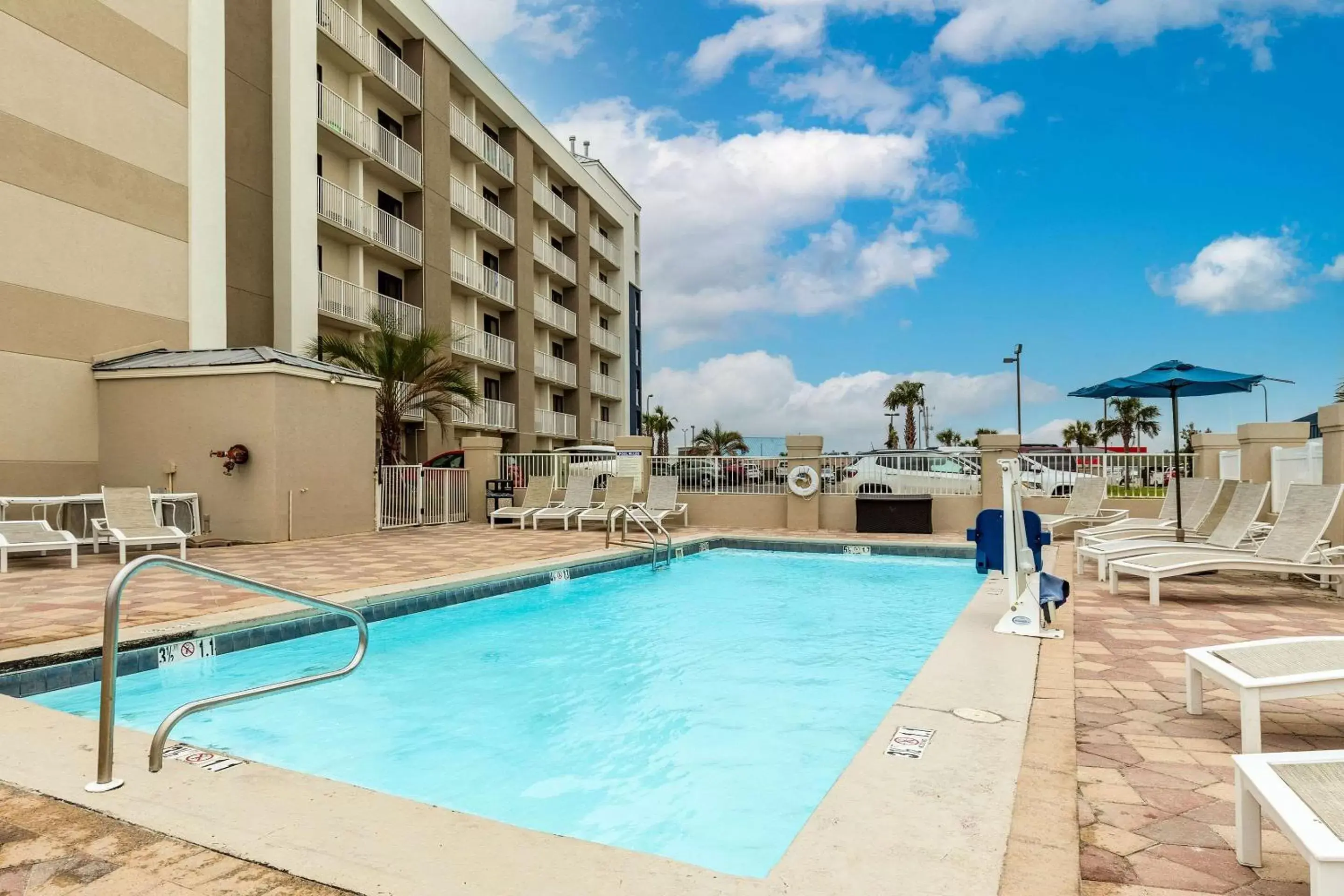 Pool view, Swimming Pool in Sleep Inn on the Beach