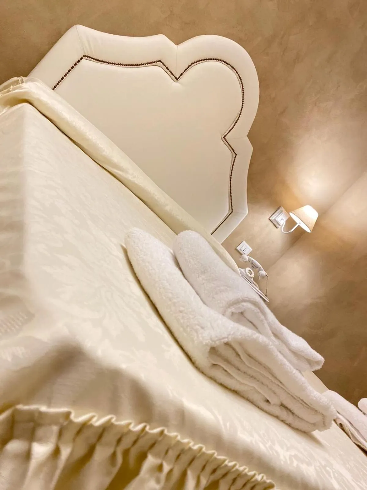 Photo of the whole room, Bed in Boutique Hotel Calais Milano