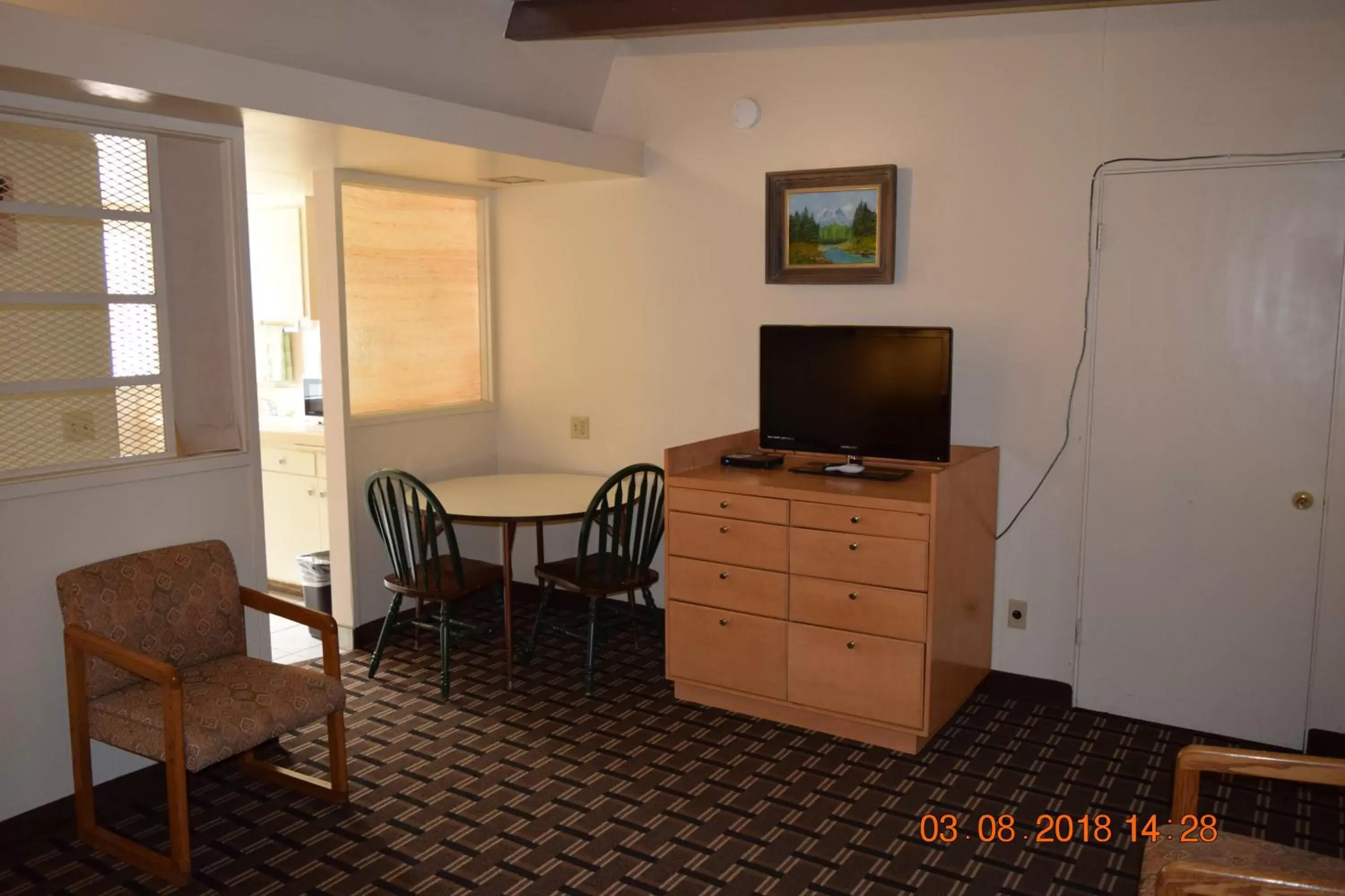 TV/Entertainment Center in Stanlunds Inn and Suites