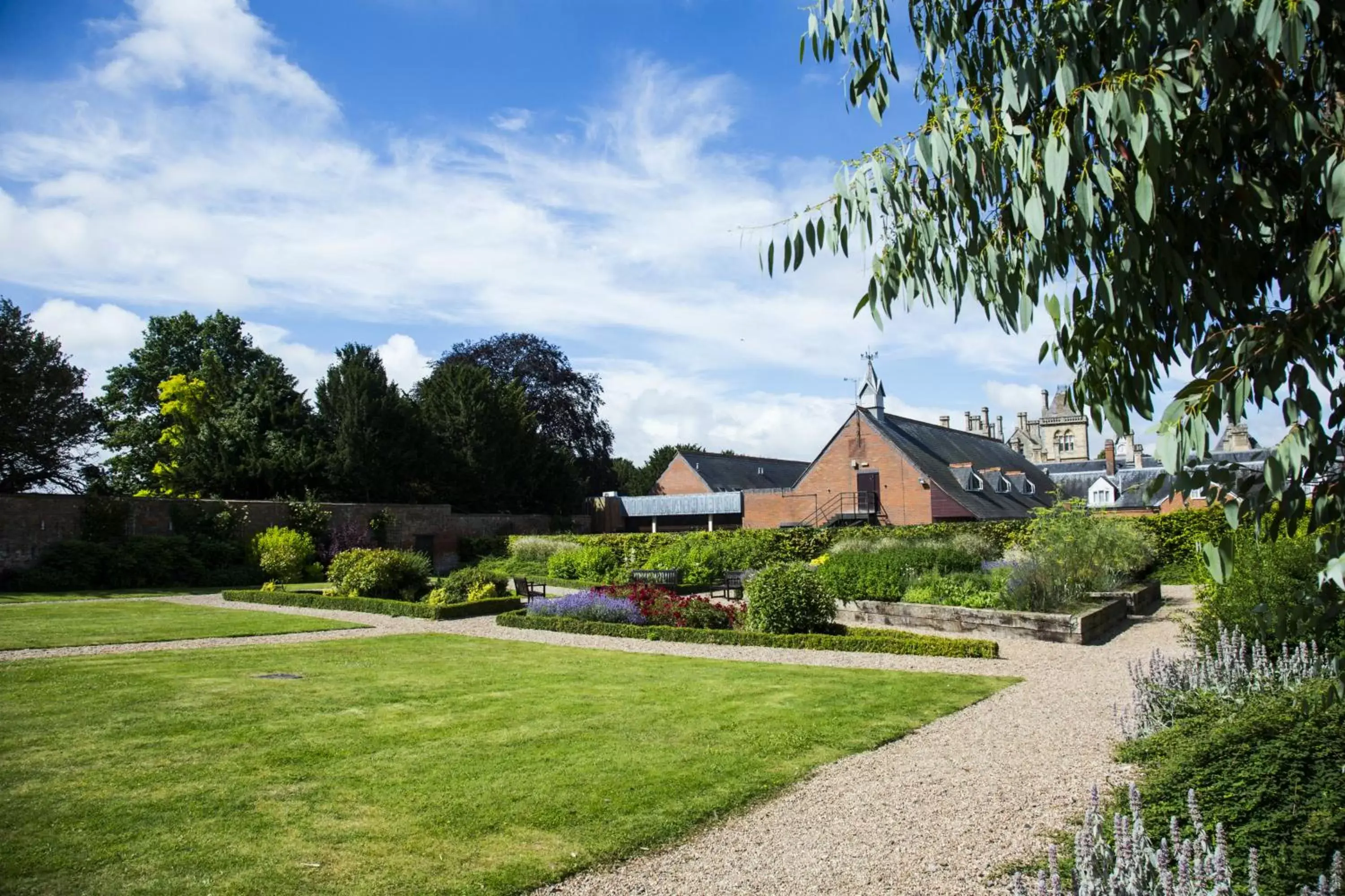 Property building, Garden in Mercure Warwickshire Walton Hall Hotel & Spa