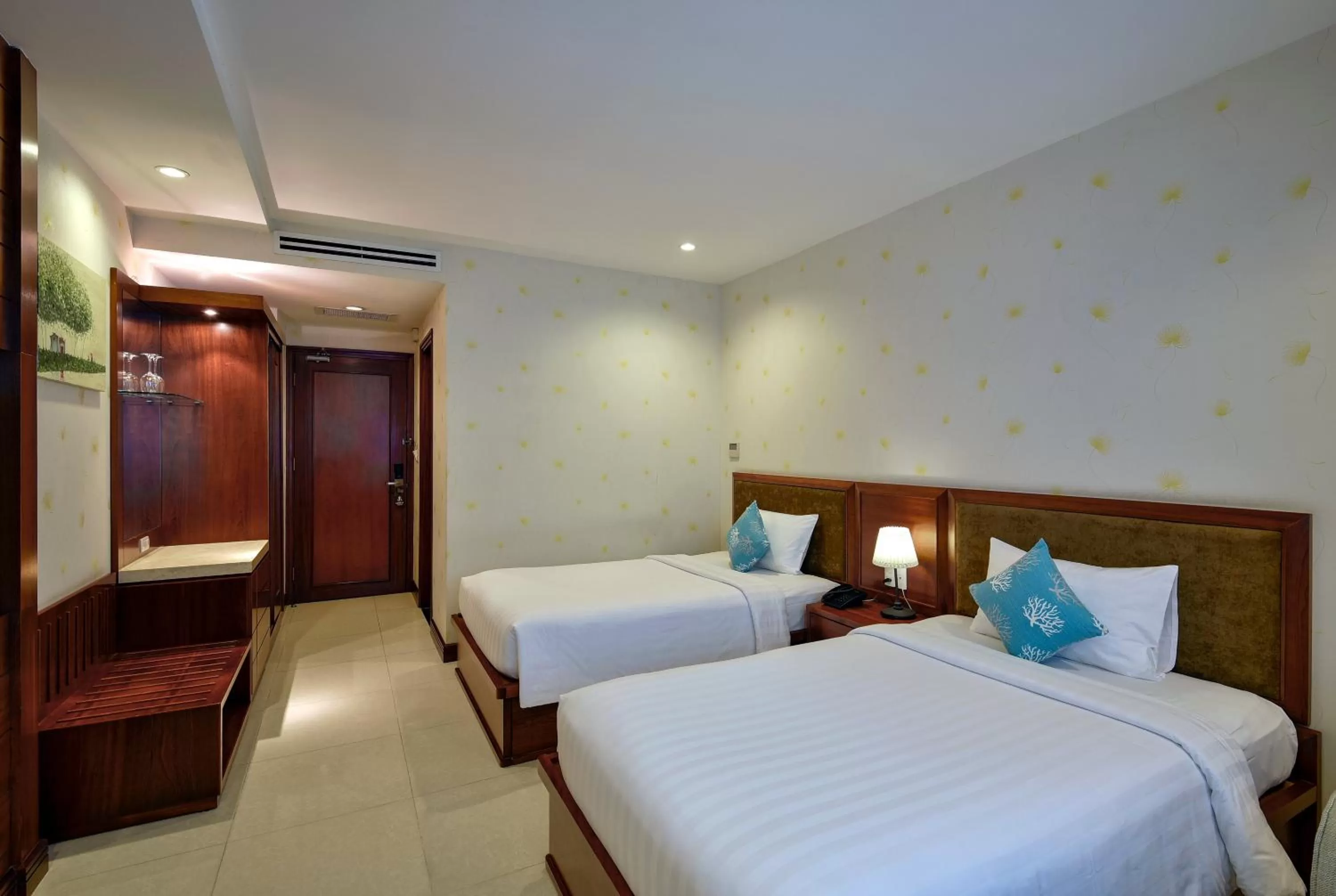 Photo of the whole room, Bed in Aquari Hotel