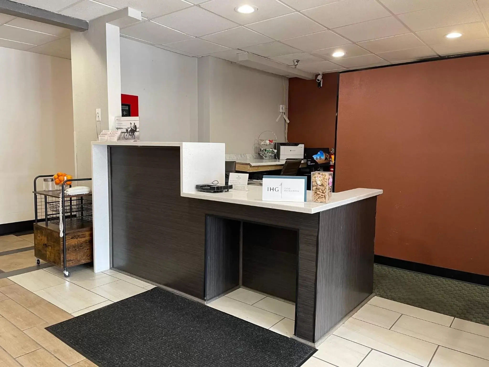 Property building, Kitchen/Kitchenette in Candlewood Suites - East Syracuse - Carrier Circle, an IHG Hotel
