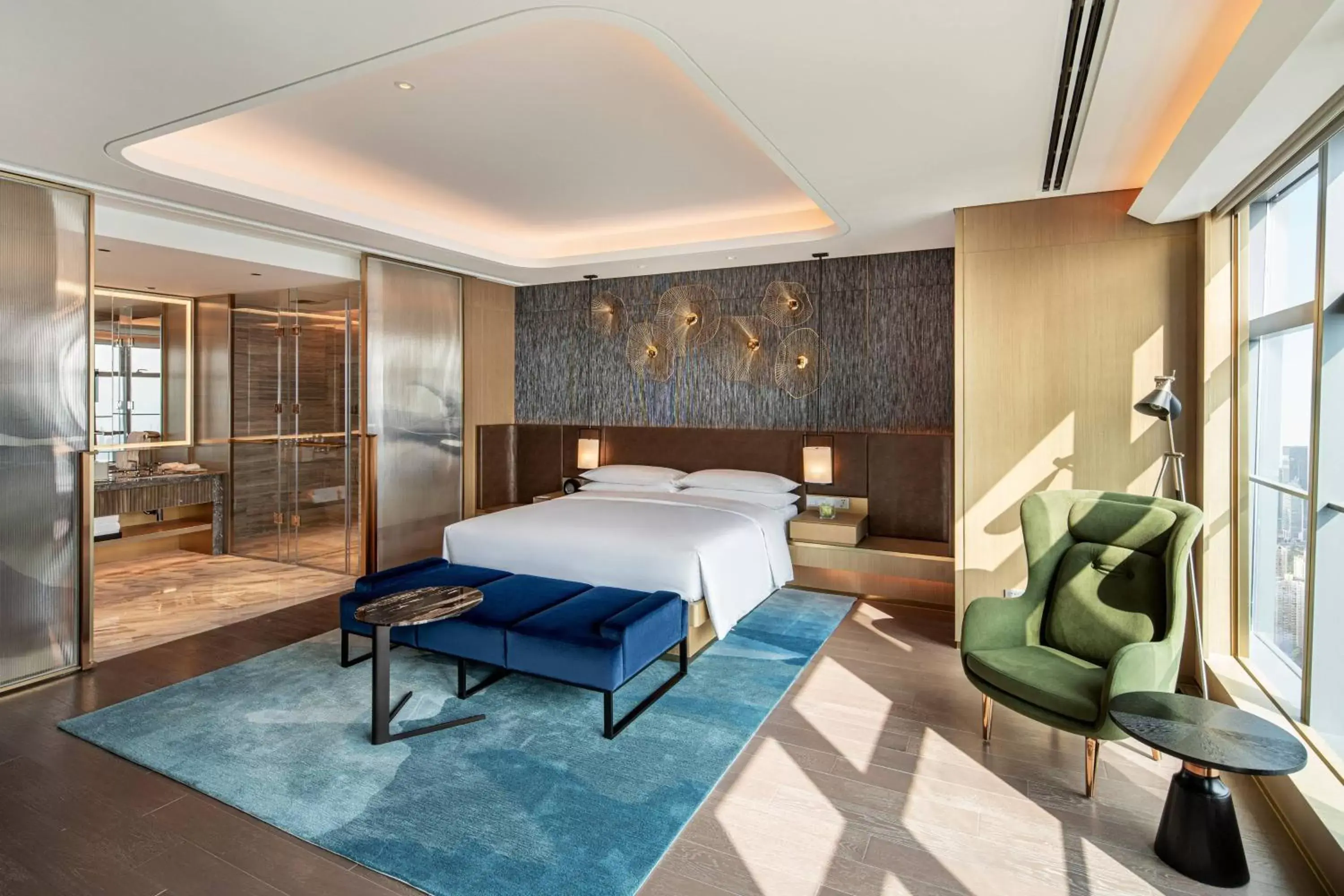 Bedroom in Renaissance Shenzhen Bay Hotel