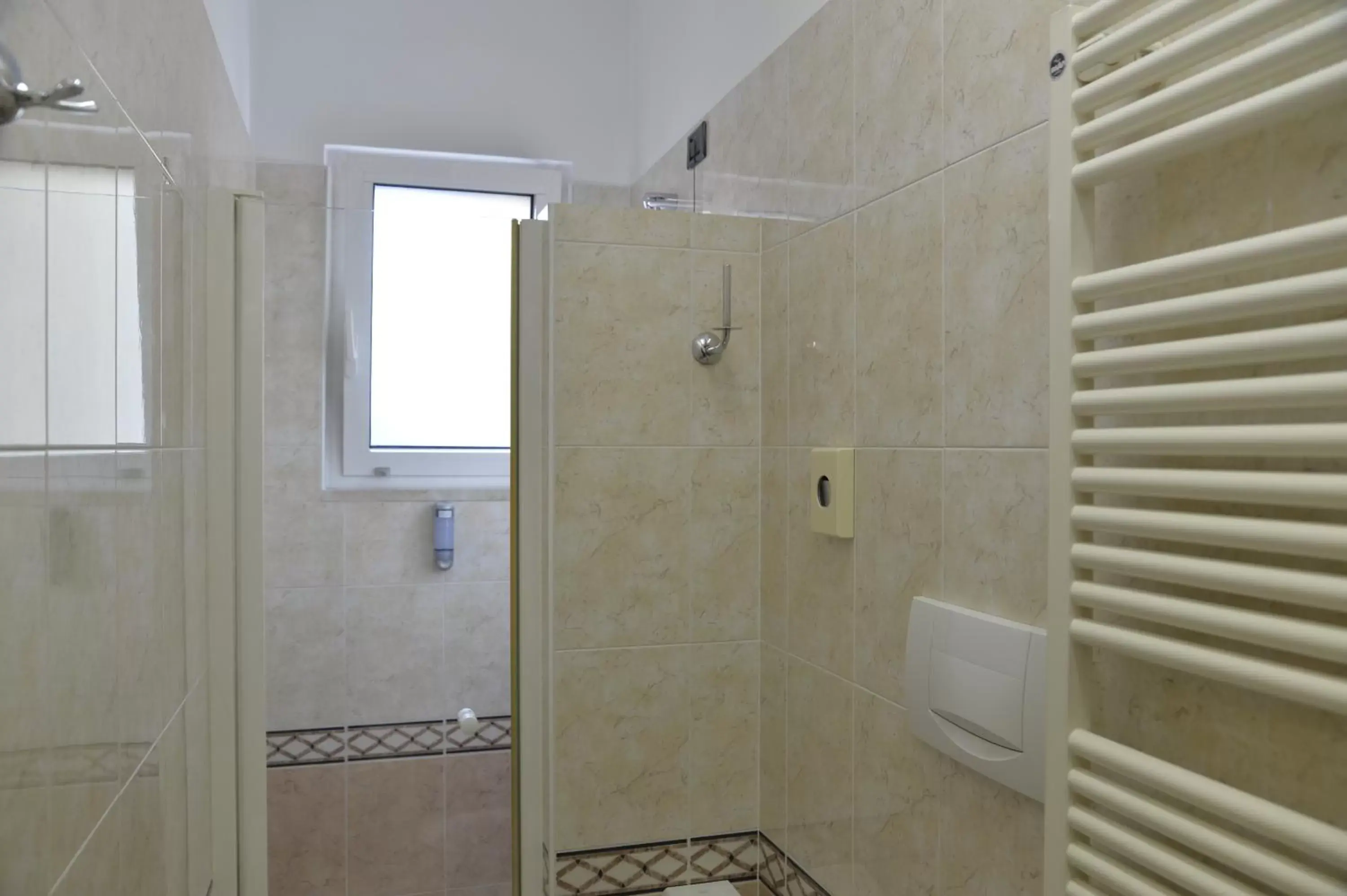 Shower, Bathroom in Best Western Plus Soave Hotel