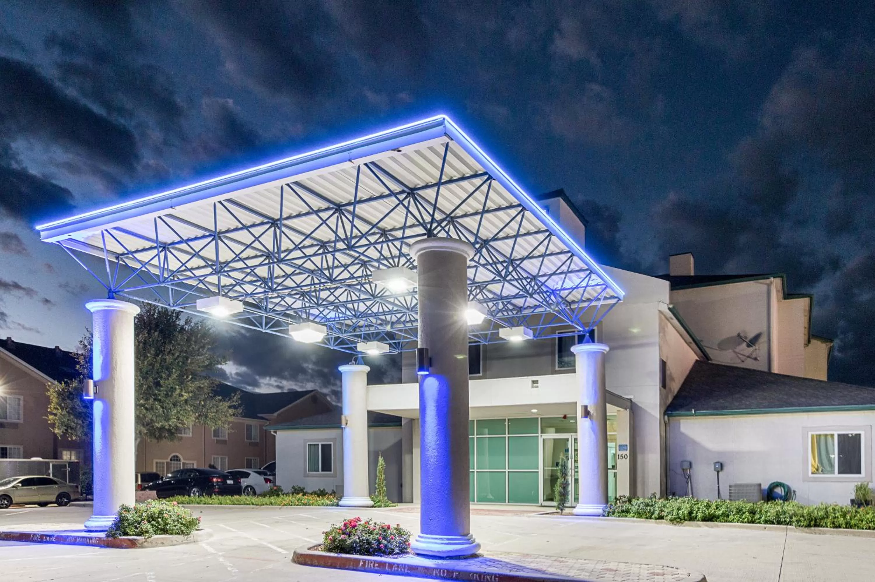 Facade/entrance in Motel 6-Weatherford, TX