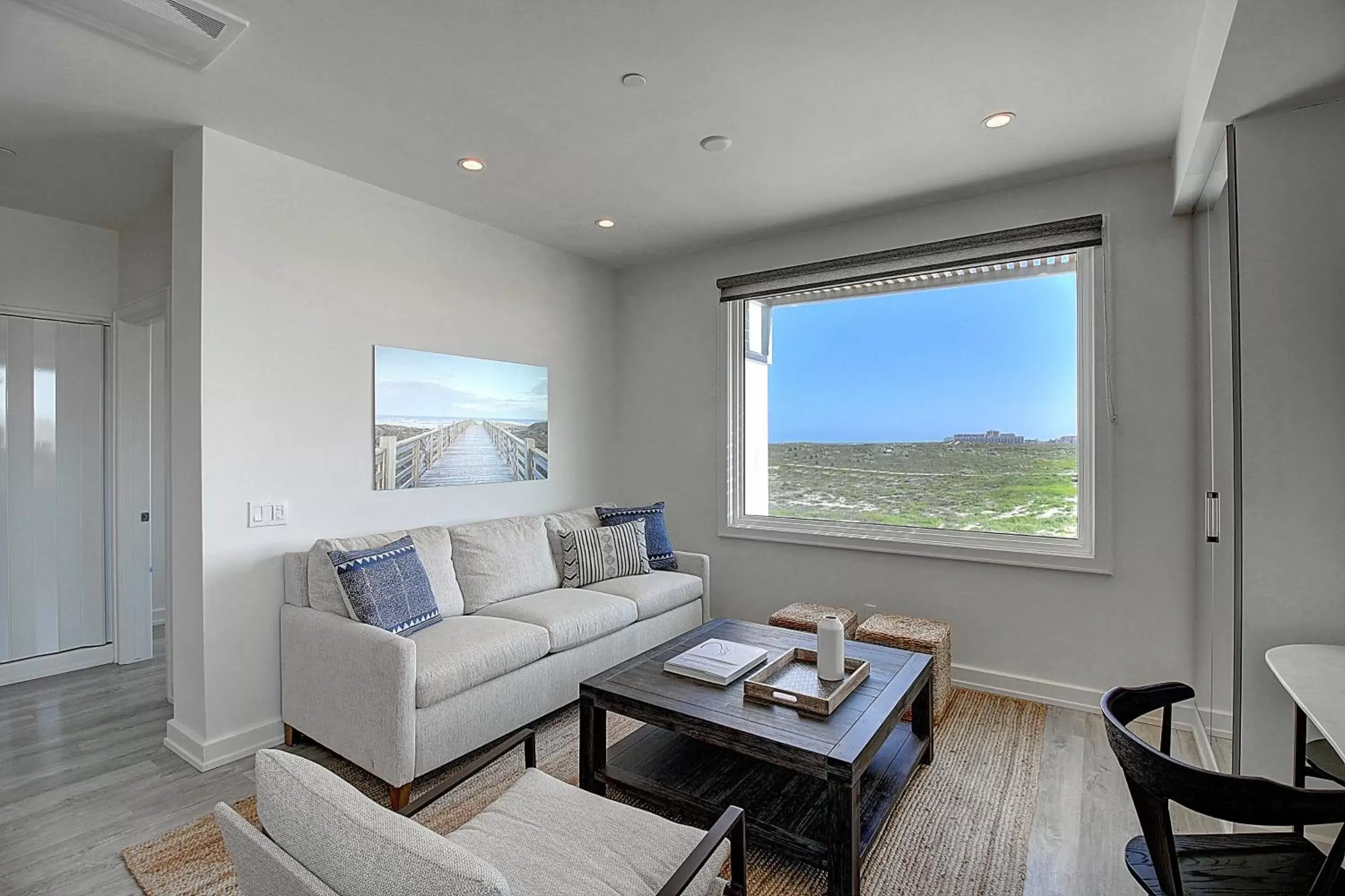 Living room, Seating Area in Lively Beach