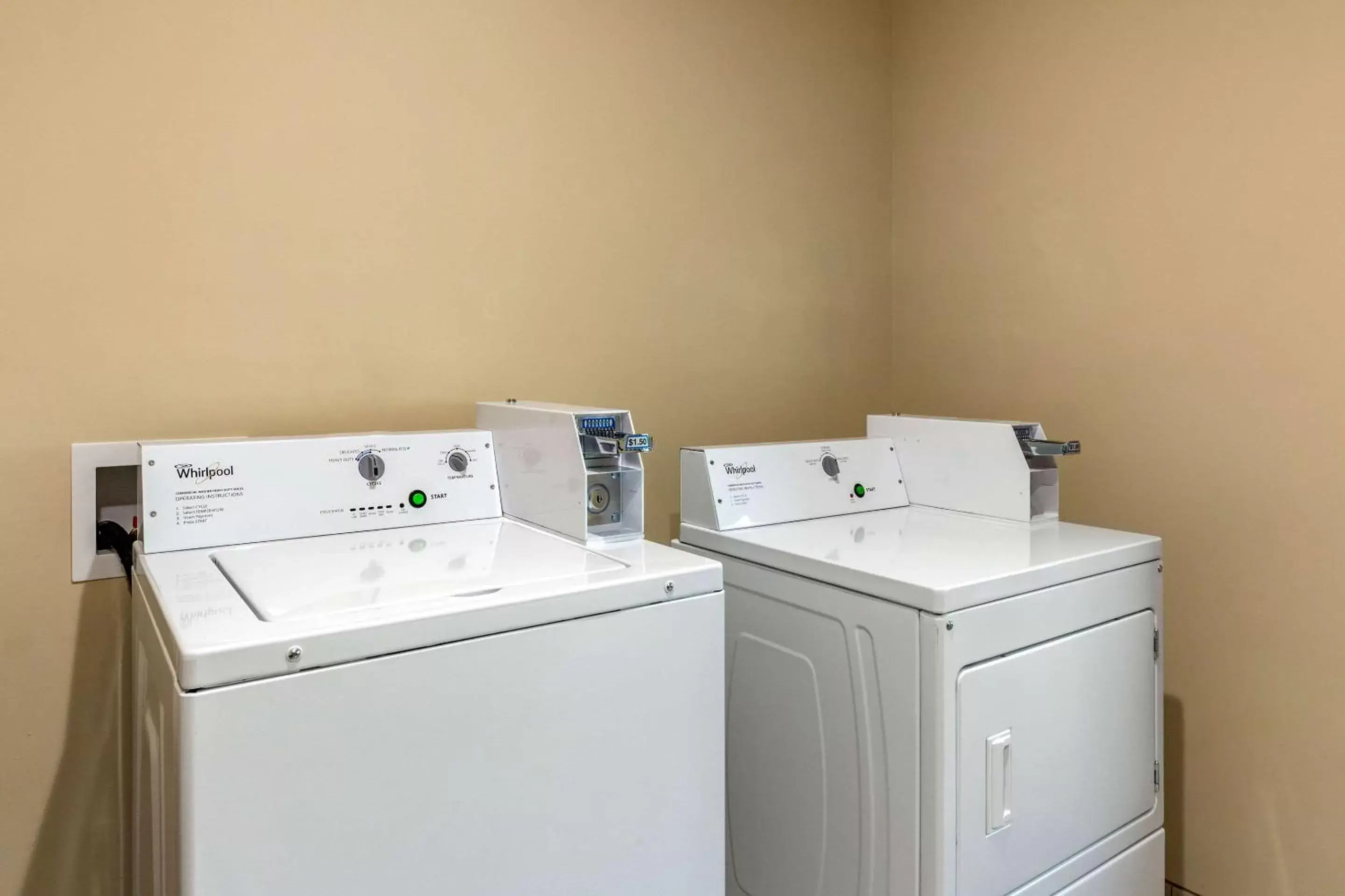 On site, Kitchen/Kitchenette in Comfort Suites Greensboro-High Point