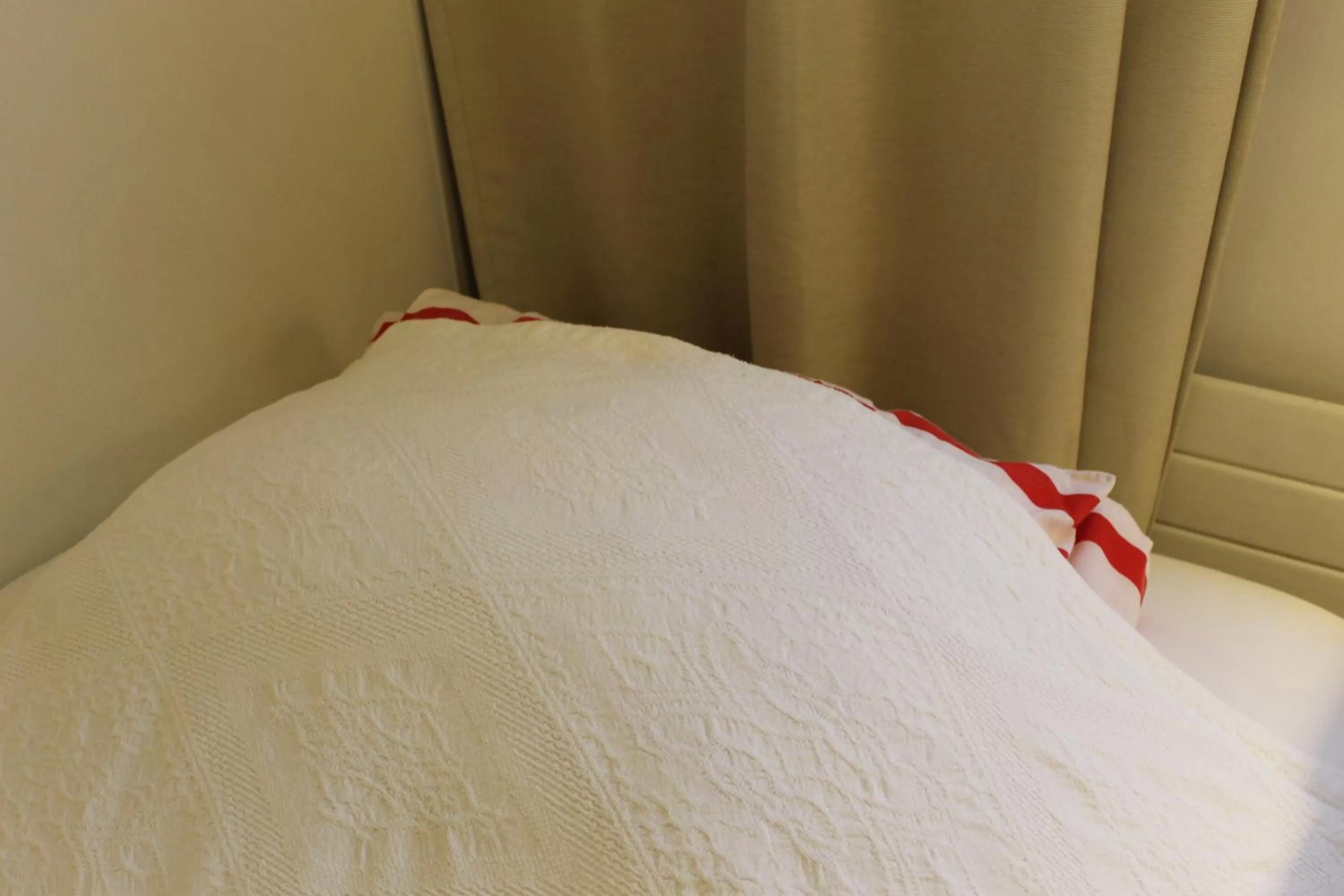 Bed in 101 Guesthouse Hotel