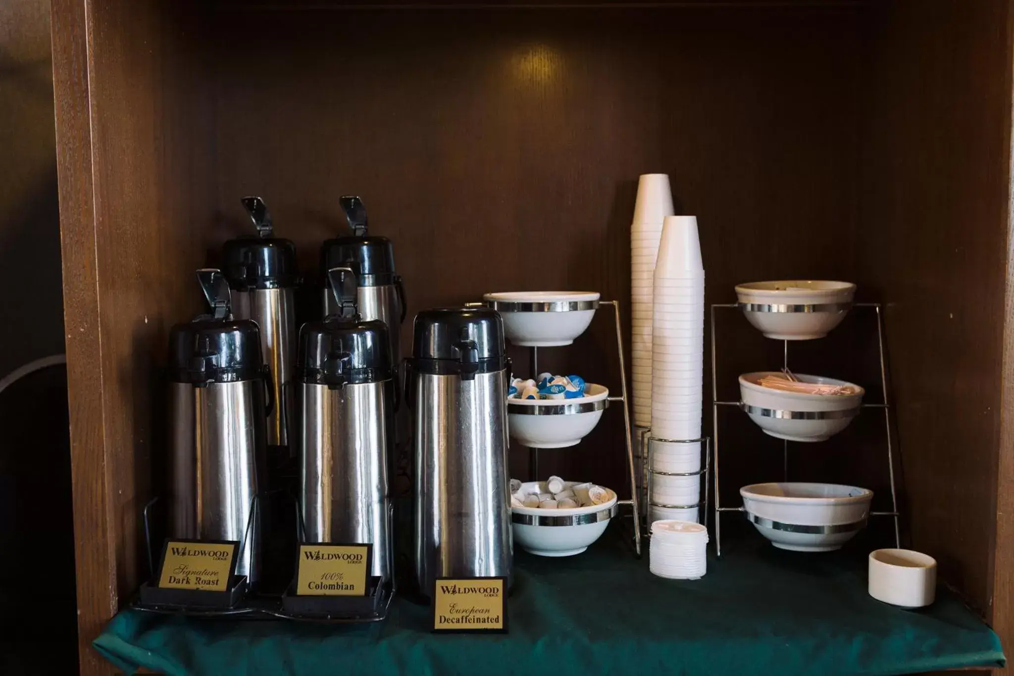 Coffee/tea facilities in Wildwood Lodge & Suites