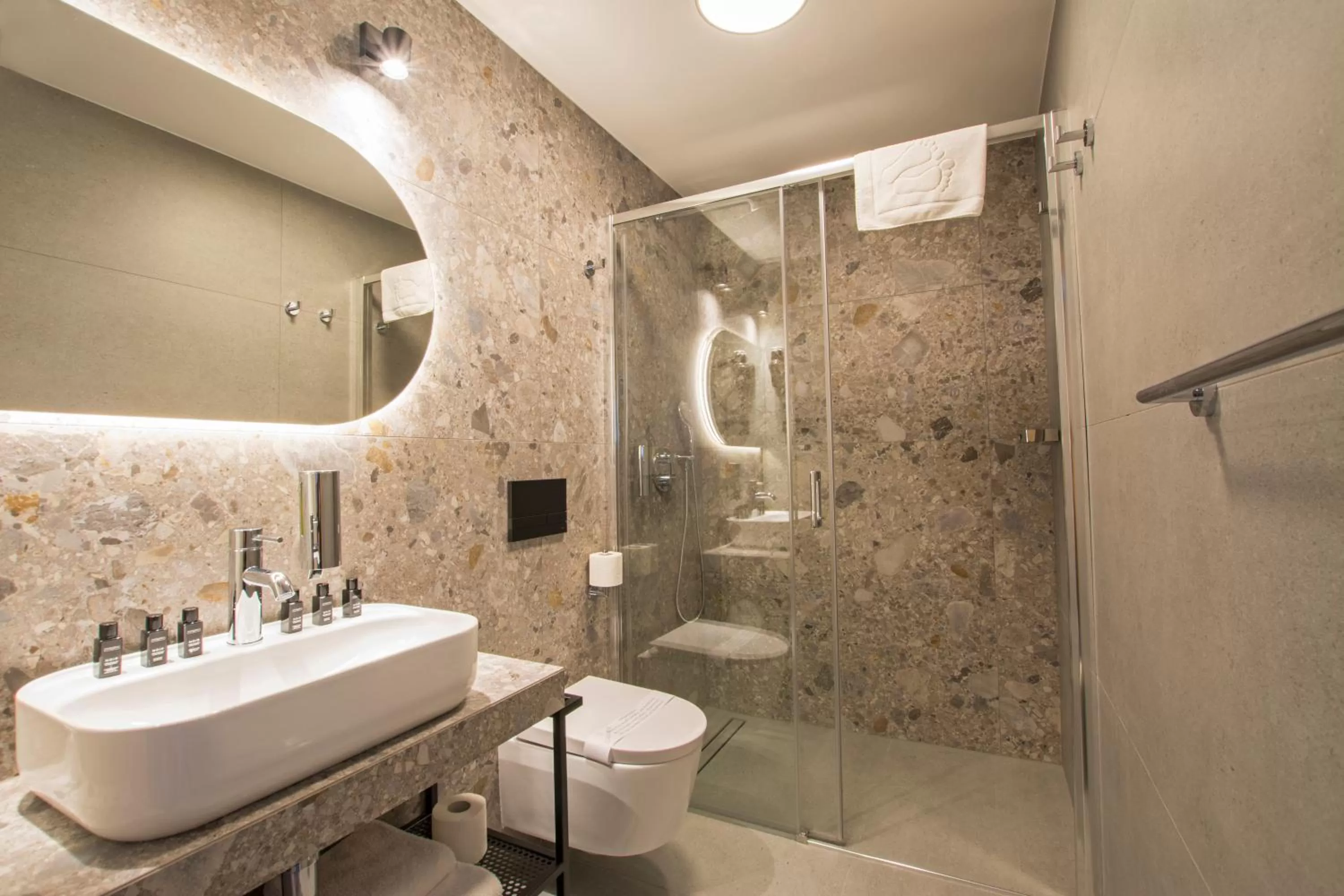 Shower in Hotel Alexander