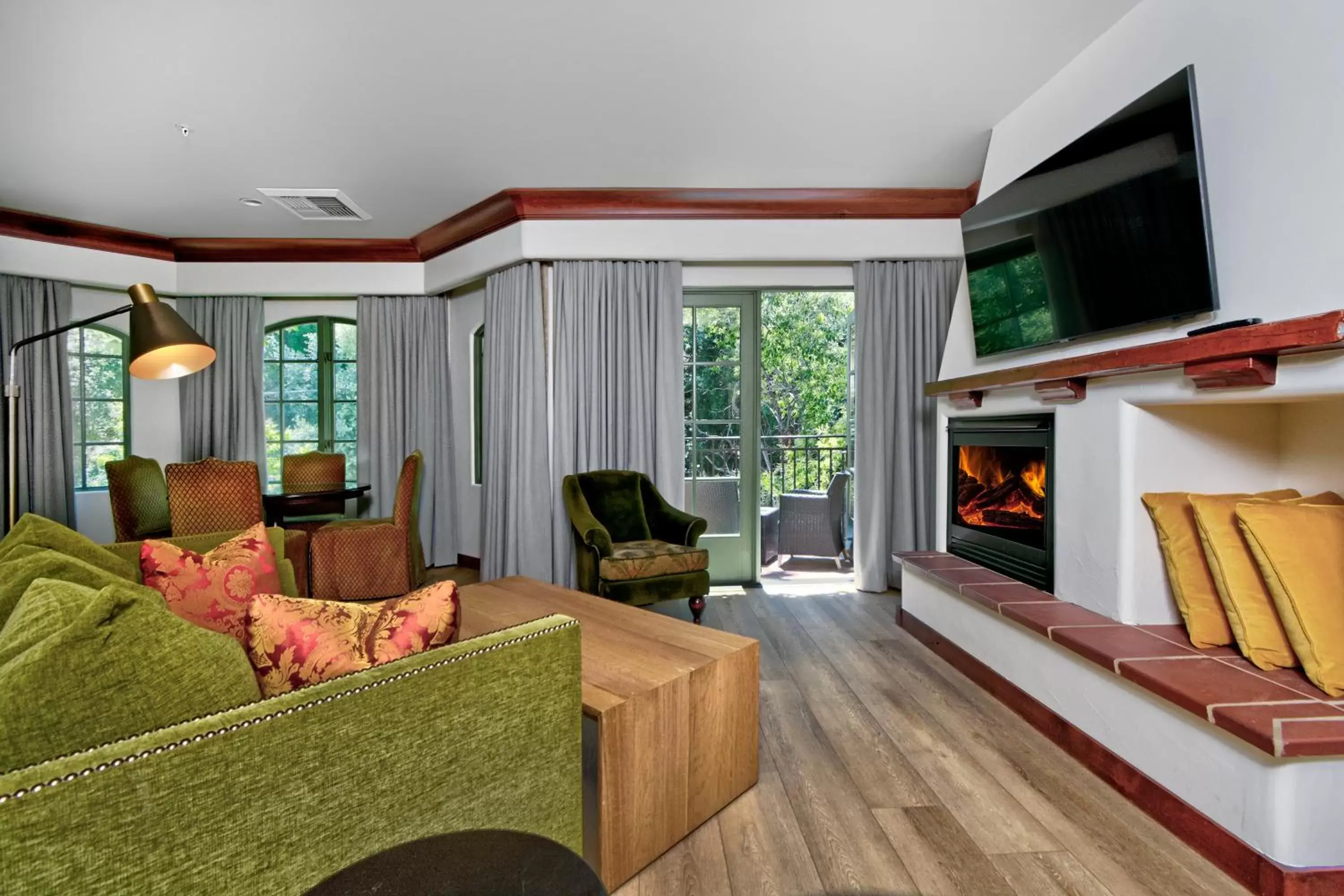 Living room, Seating Area in Hotel Los Gatos