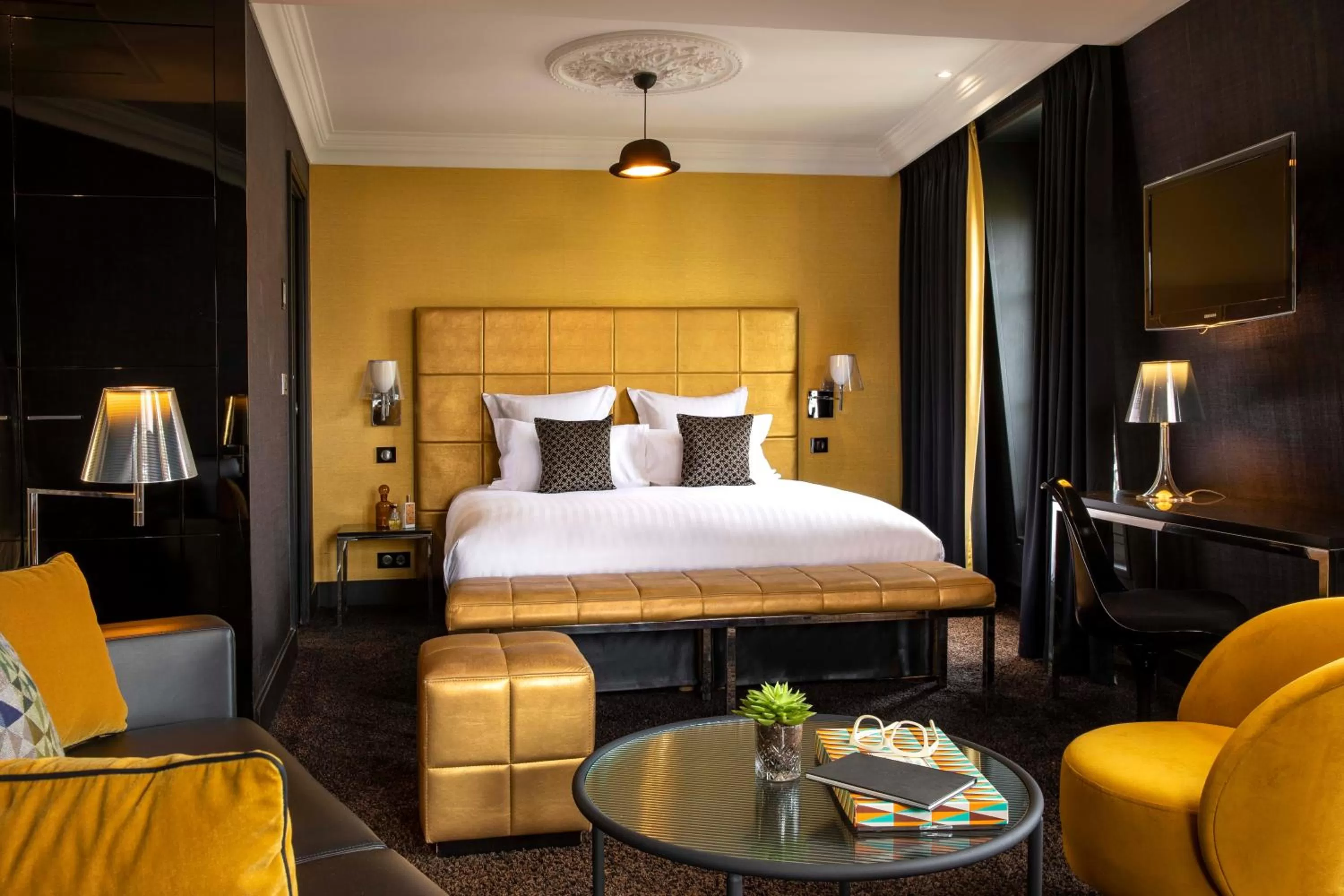 Bedroom, Bed in First Hotel Paris Tour Eiffel