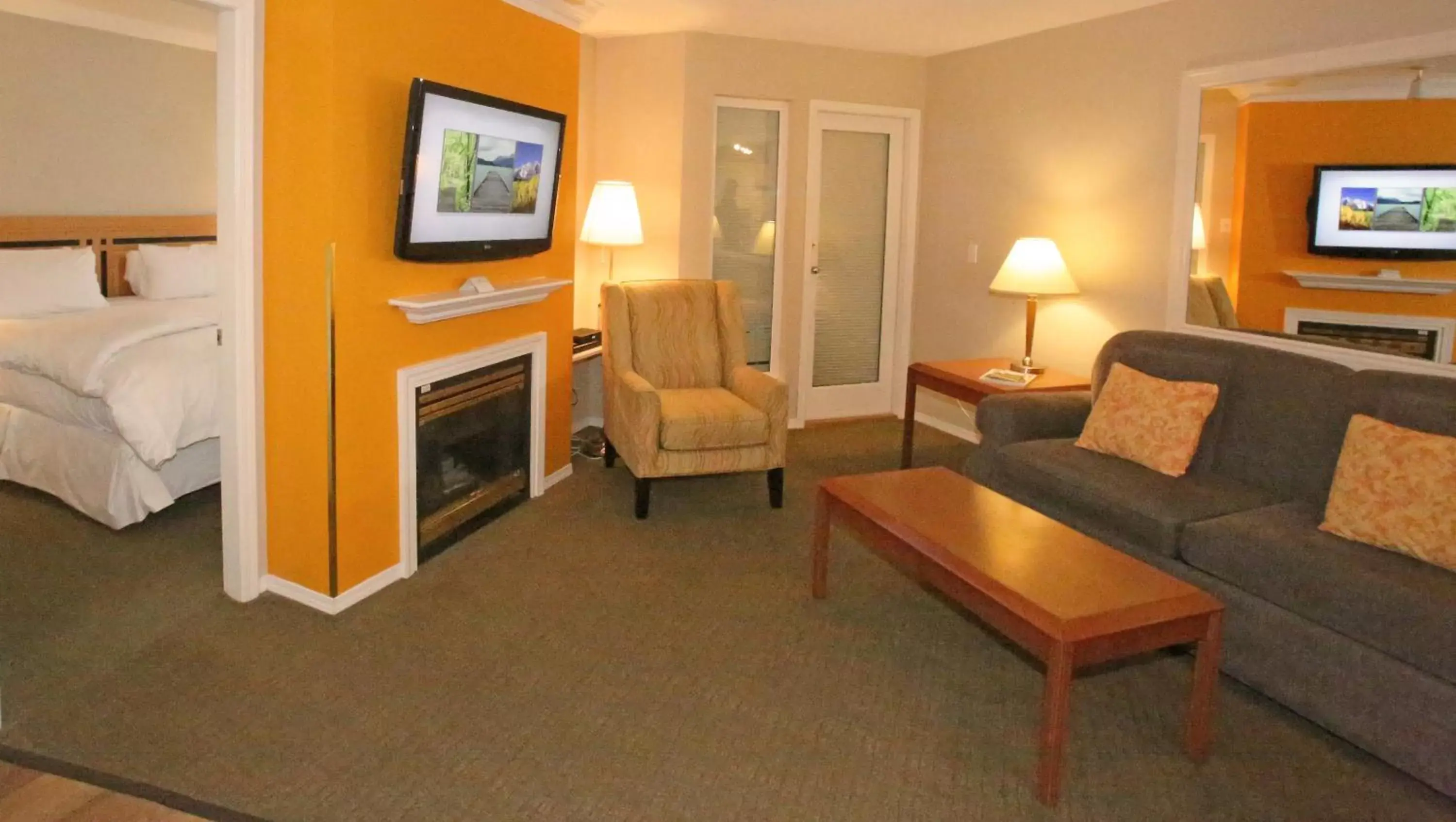 Living room, Seating Area in Times Square Suites Hotel
