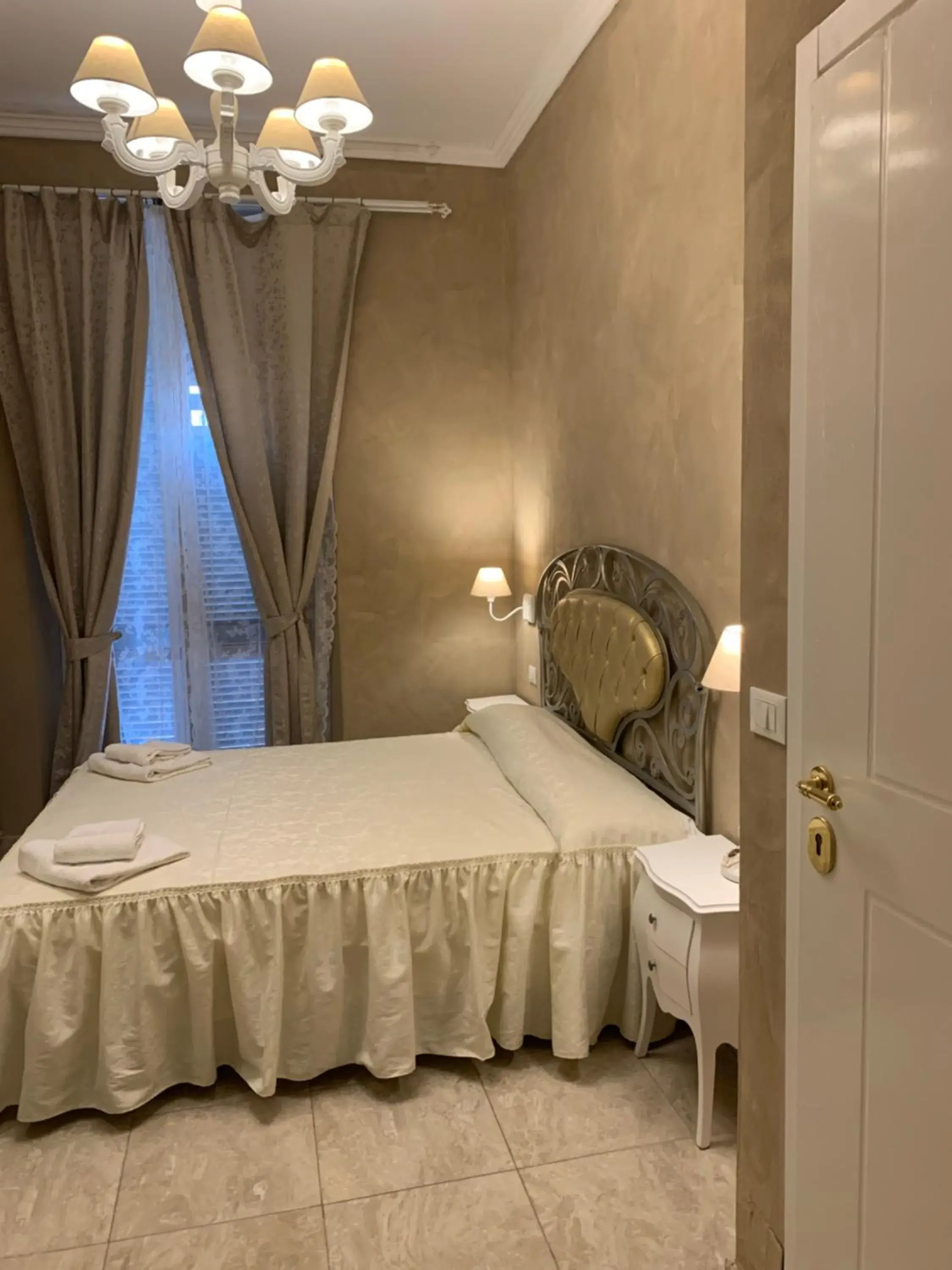 Bedroom, Bed in Boutique Hotel Calais Milano