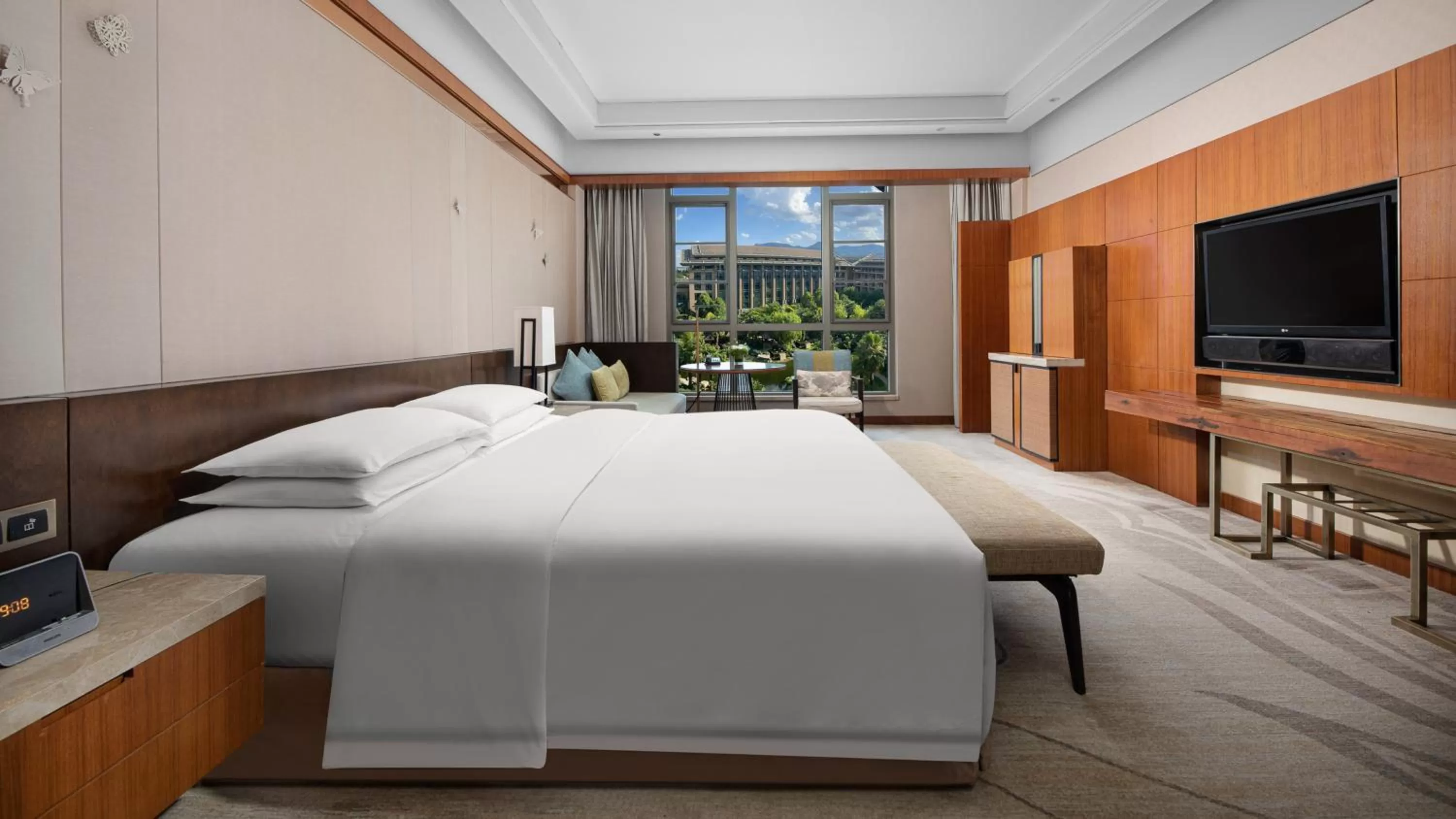 Photo of the whole room, Bed in InterContinental Kunming by IHG