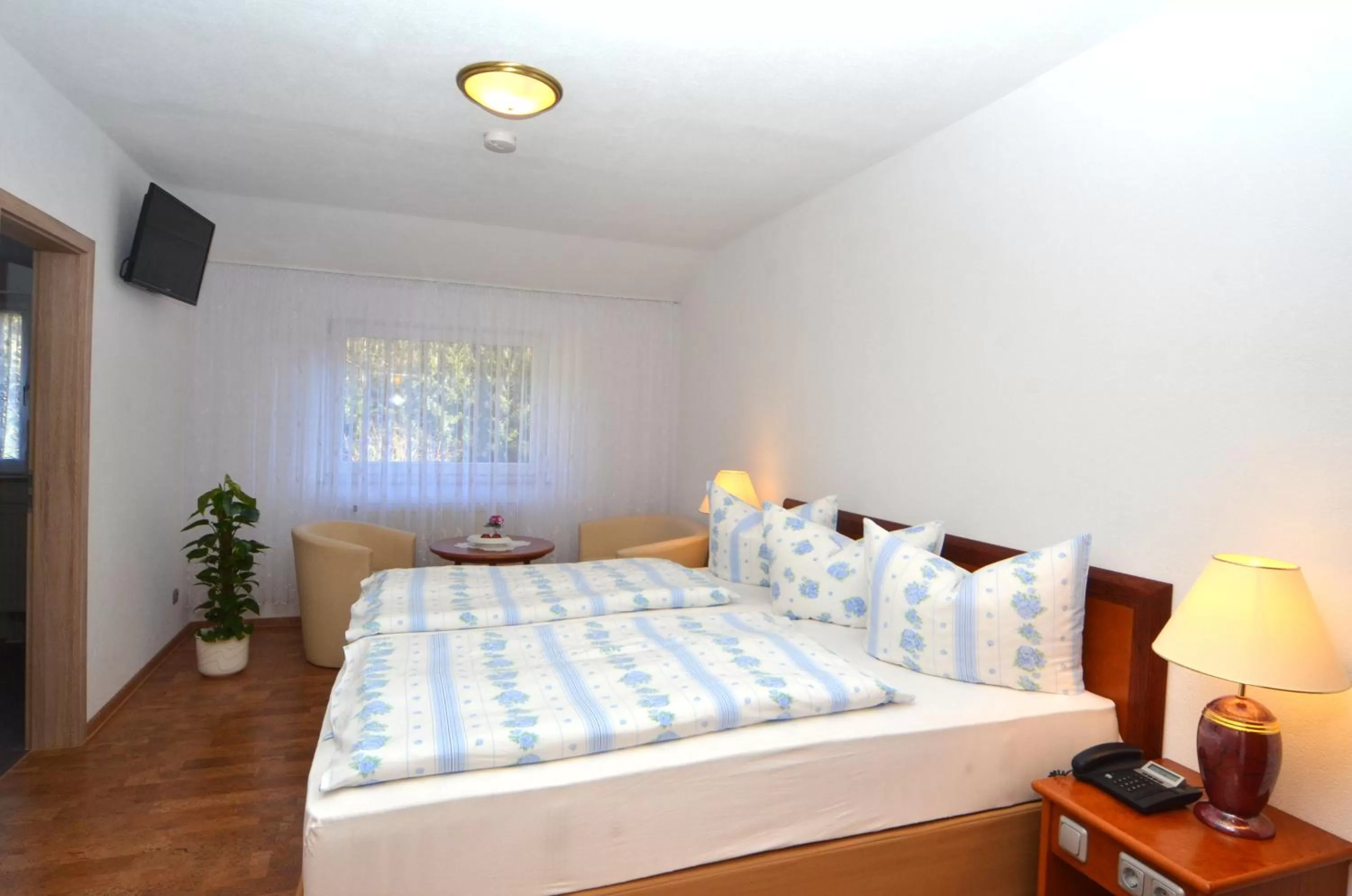 Bedroom, Bed in Land-Hotel Am Wald Garni