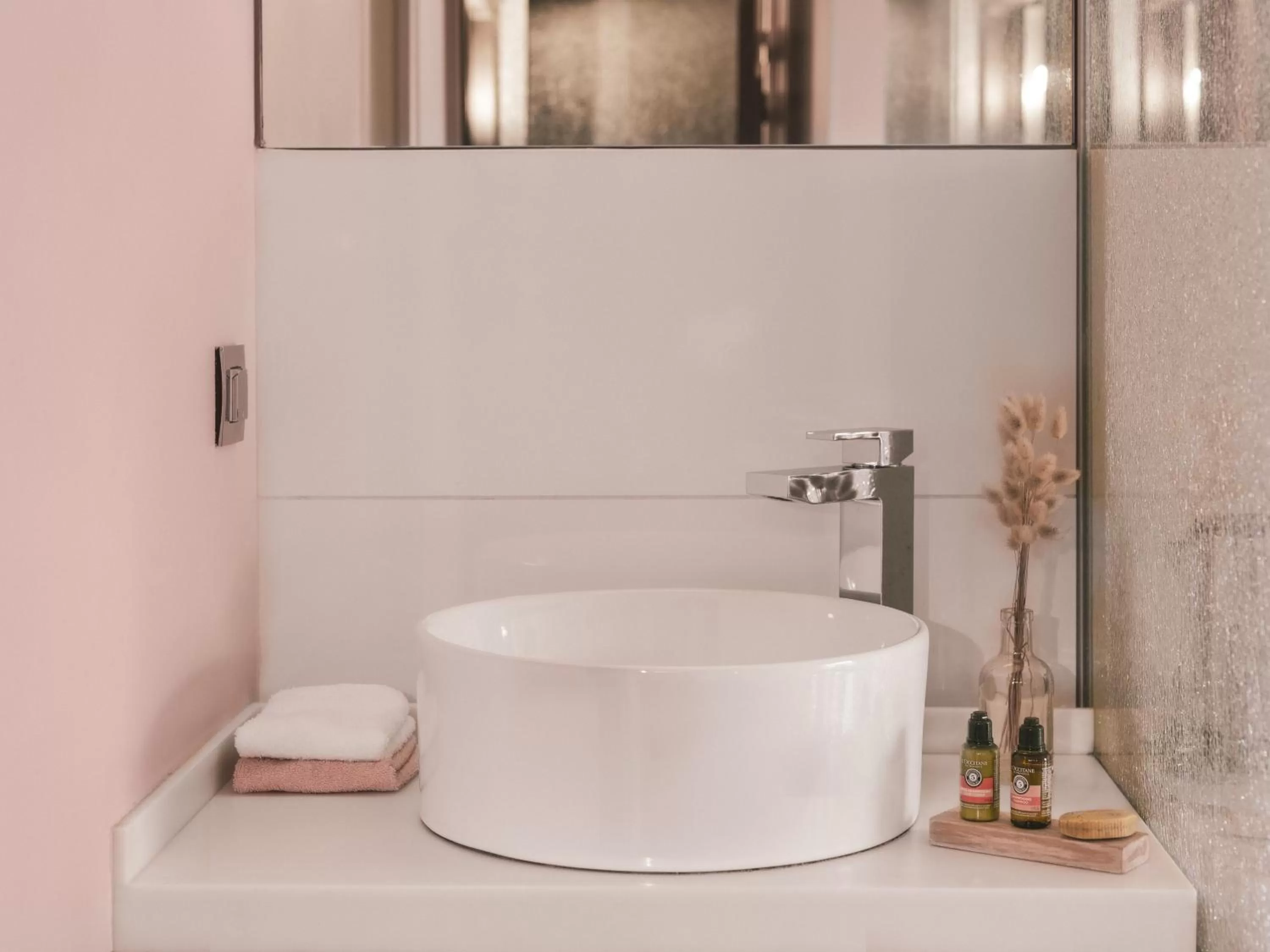 Bathroom in Legend Hôtel Paris