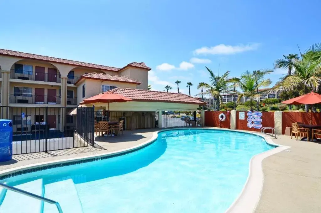 Swimming pool, Property Building in Mission Bay Inn San Diego