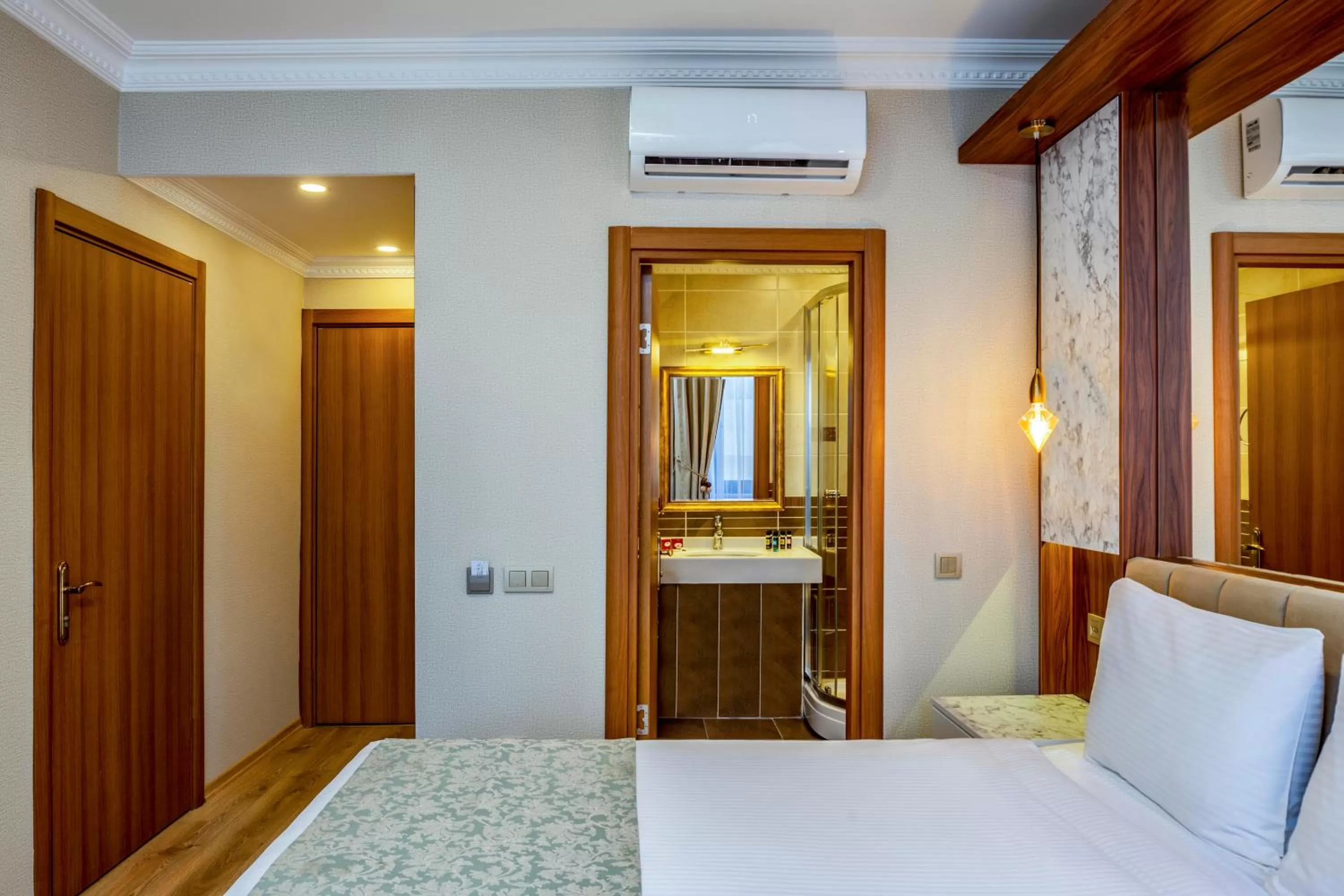 Bedroom, Bed in Kupeli Hotel