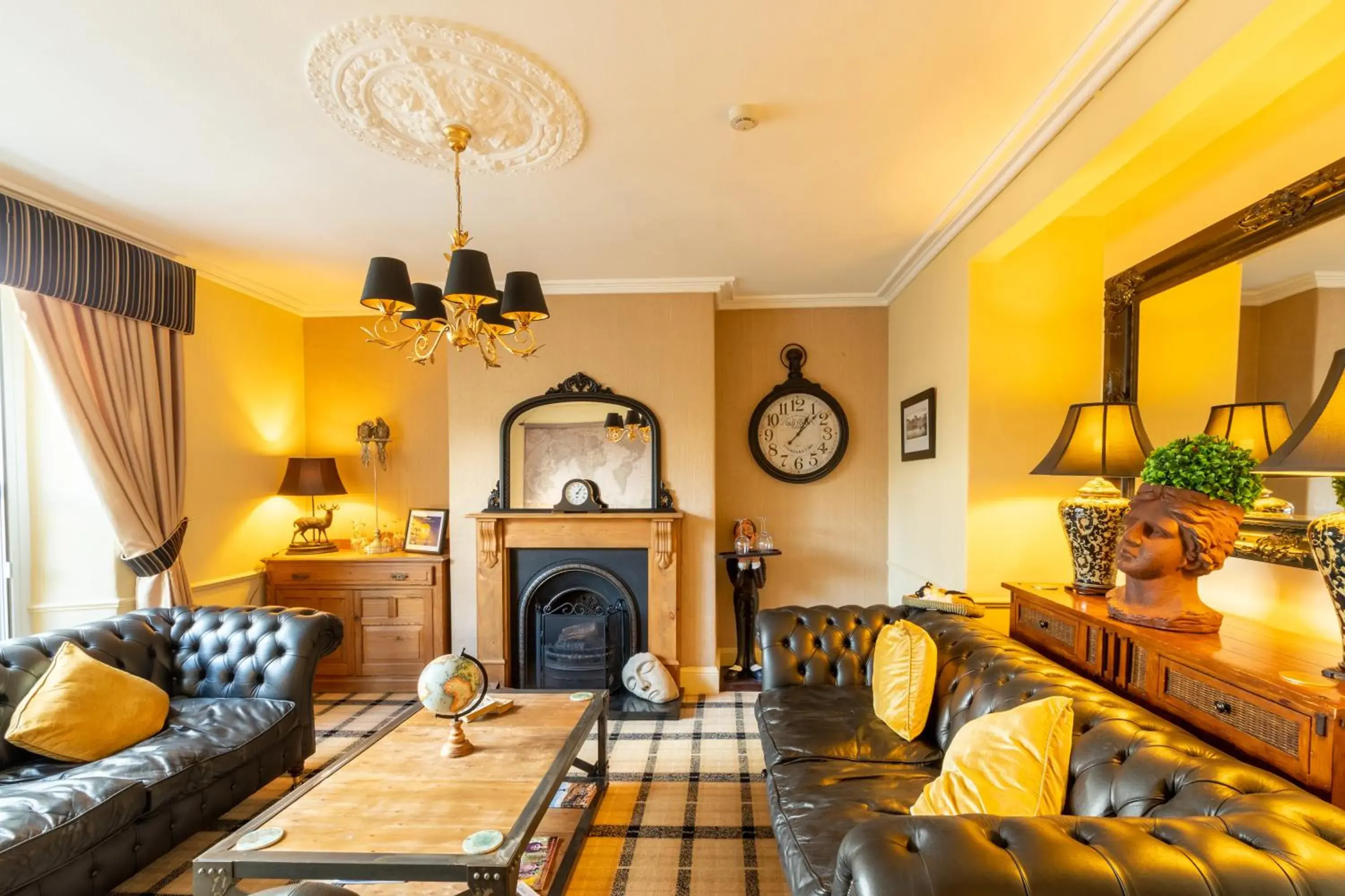 Living room, Seating Area in Holly Lodge Guest House with FREE off site health club