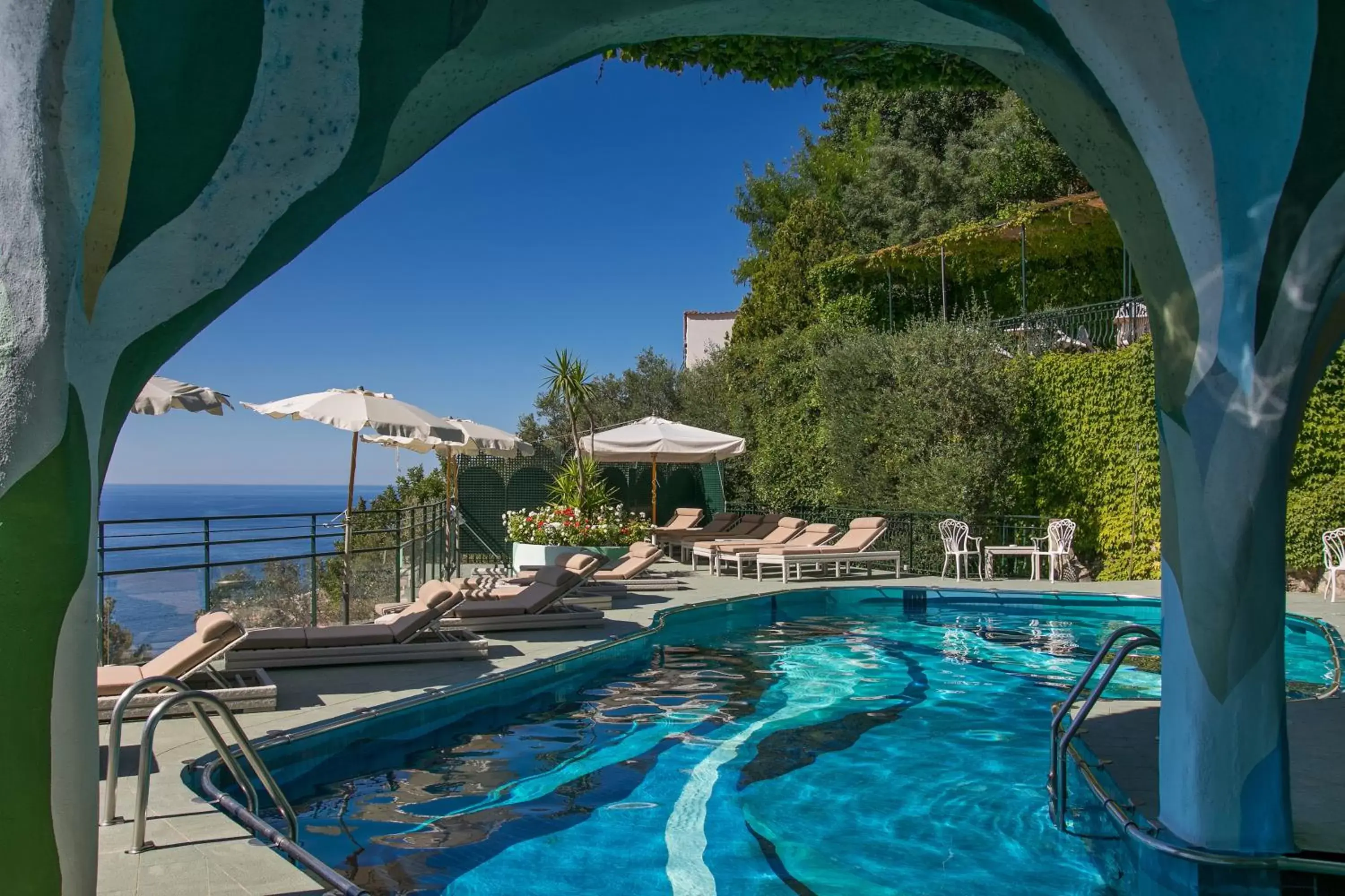 Swimming Pool in Hotel Le Agavi